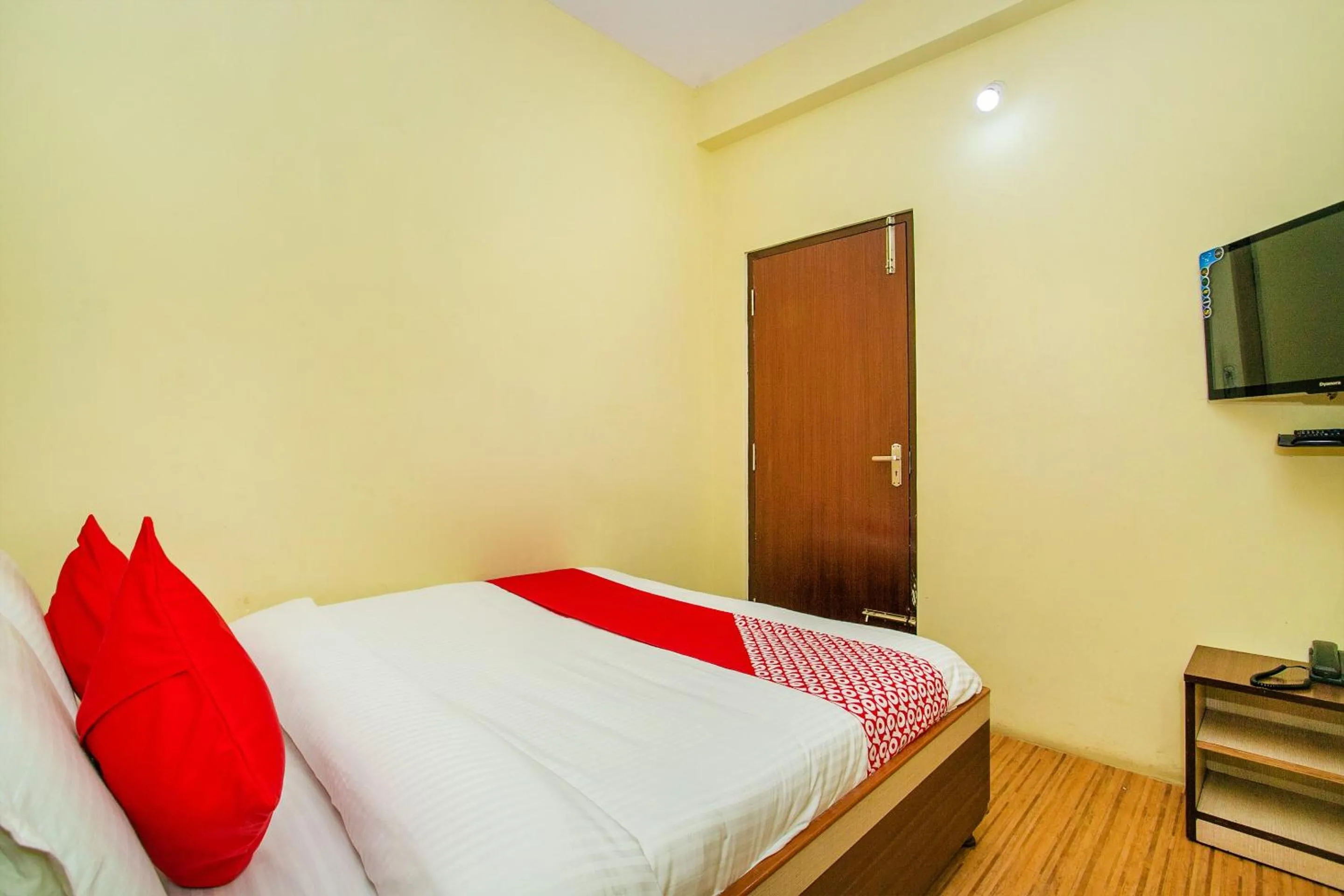Bedroom in Hotel O by OYO Alankar Residency