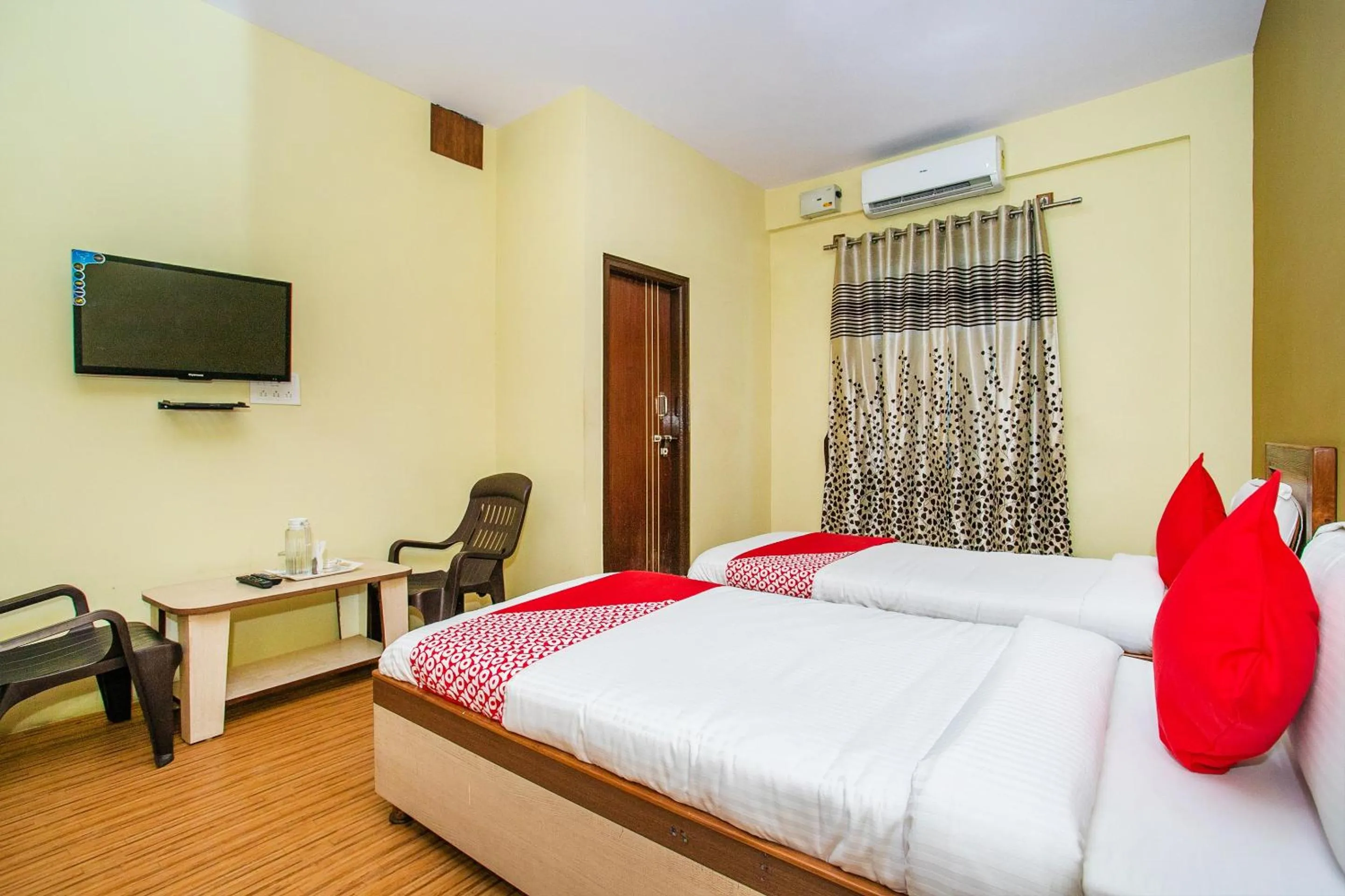 Bedroom in Hotel O by OYO Alankar Residency