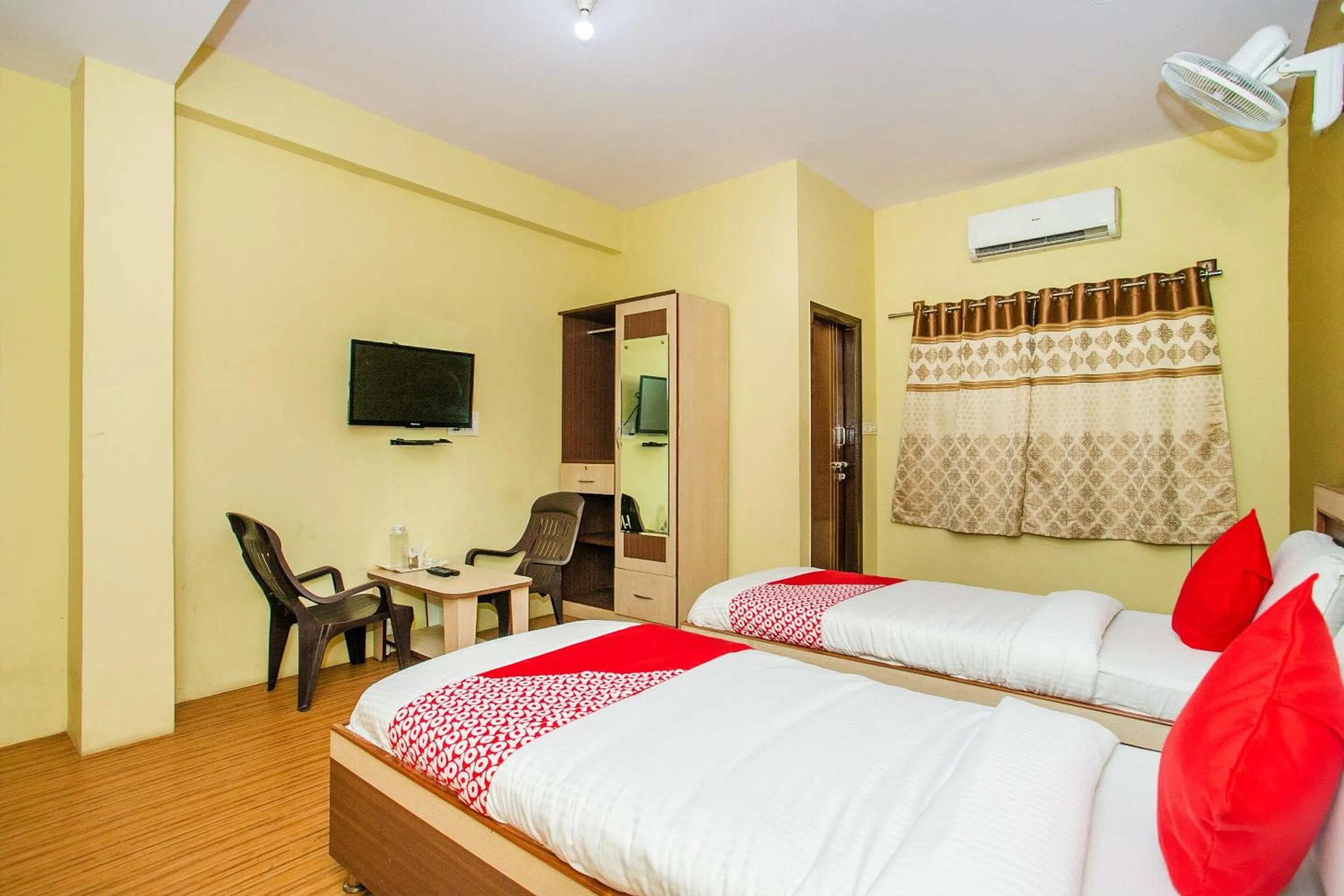 Facade/entrance in Hotel O by OYO Alankar Residency