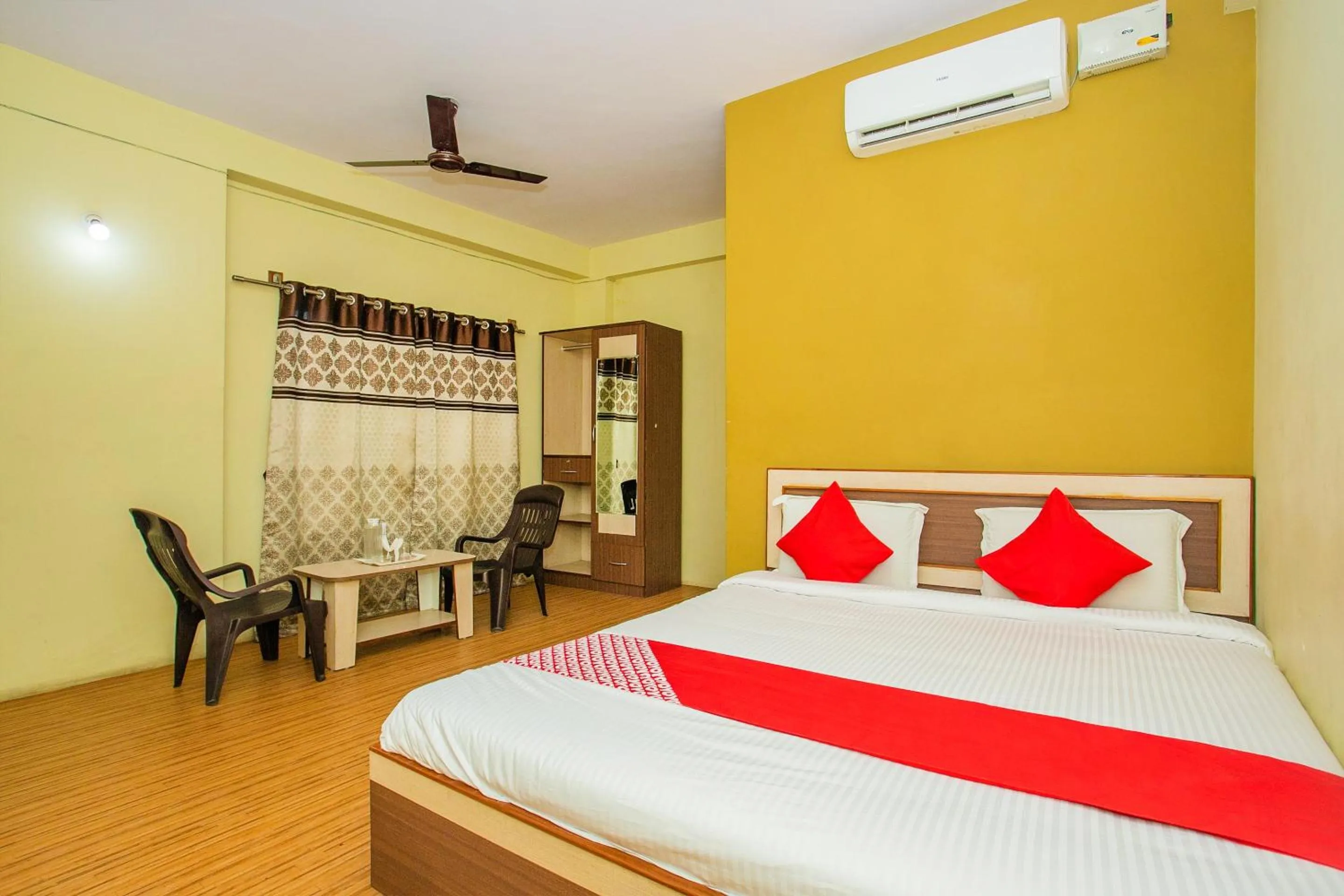Bedroom in Hotel O by OYO Alankar Residency