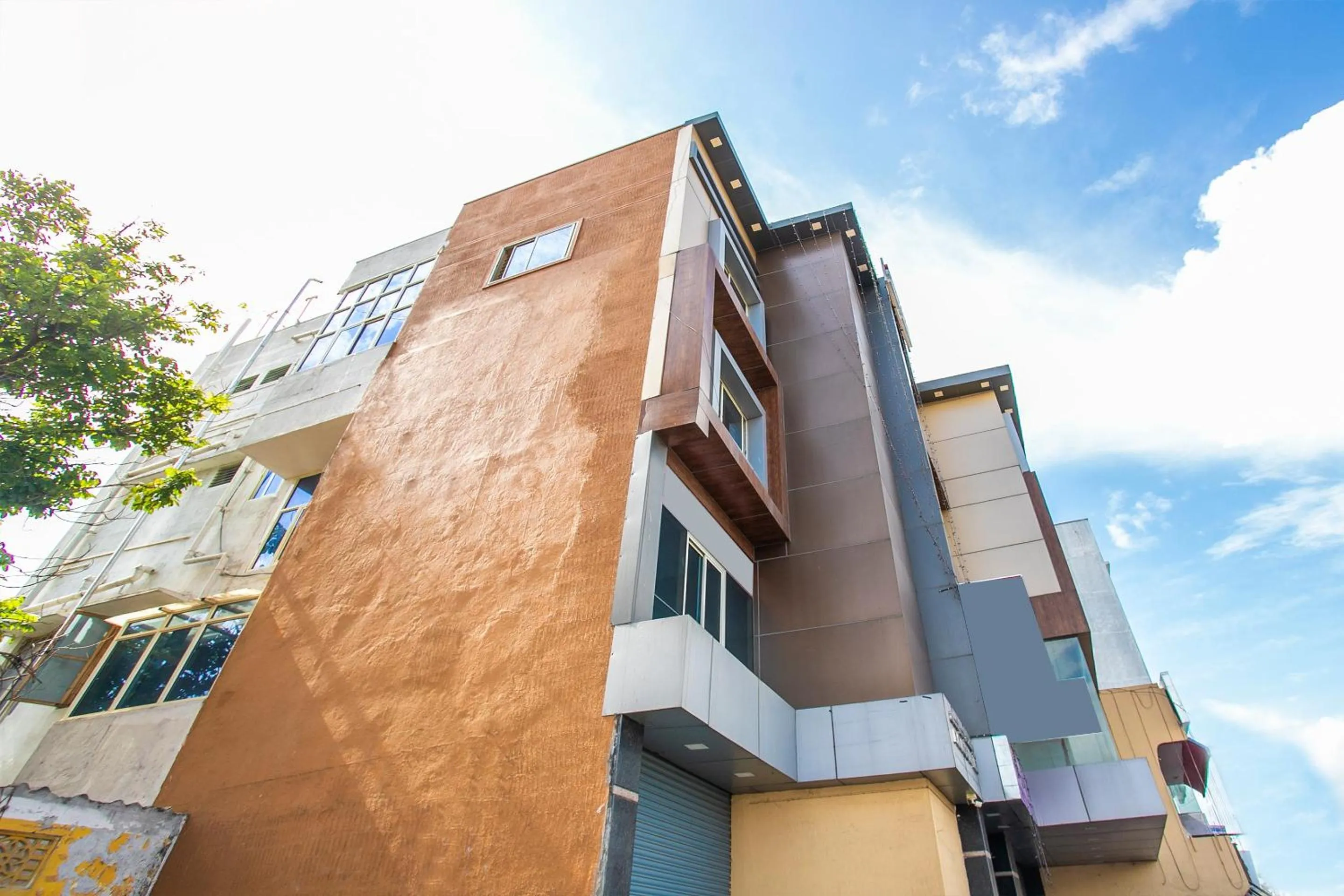 Facade/entrance in Hotel O by OYO Alankar Residency