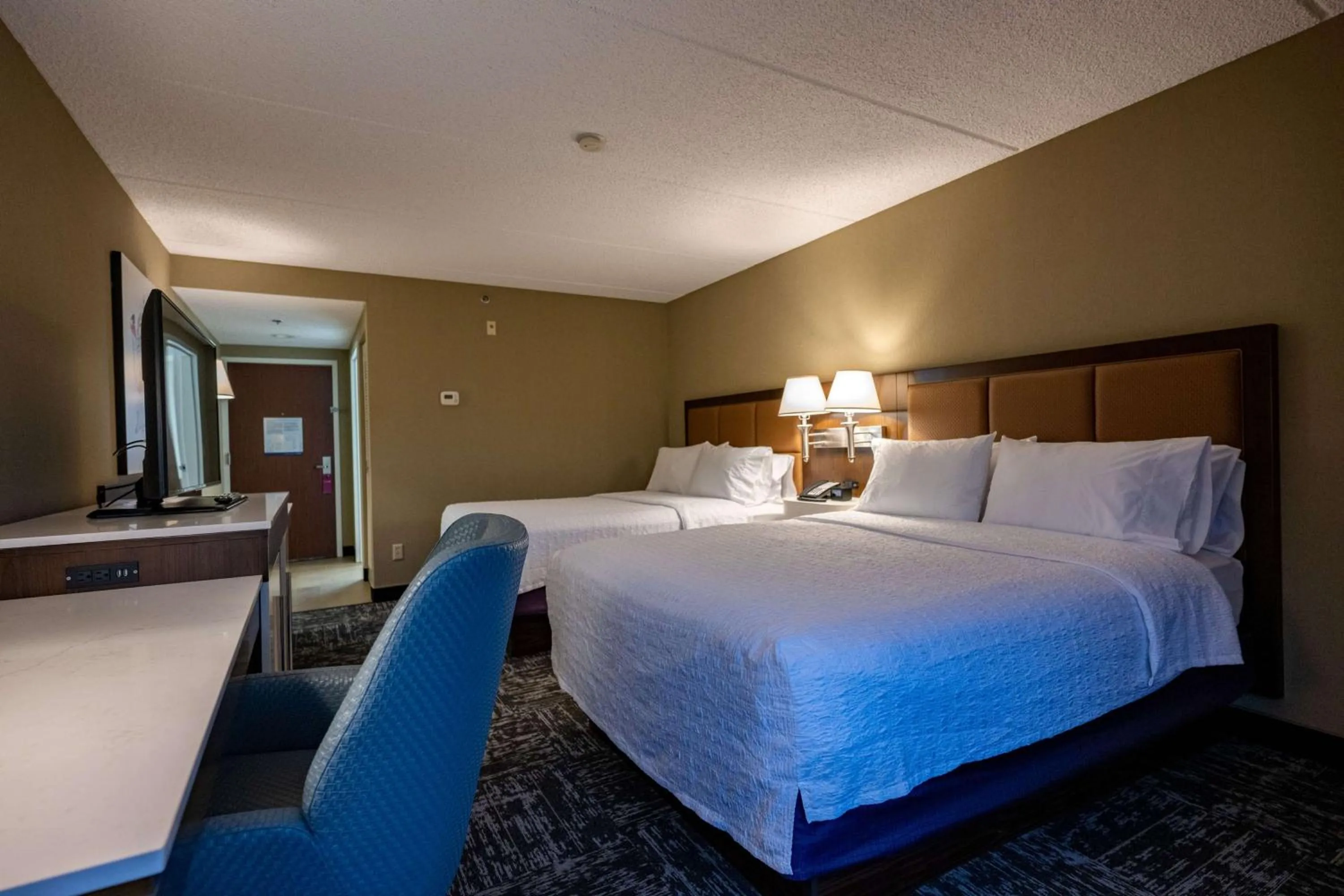 Bedroom, Bed in Hampton Inn by Hilton San Diego - Kearny Mesa
