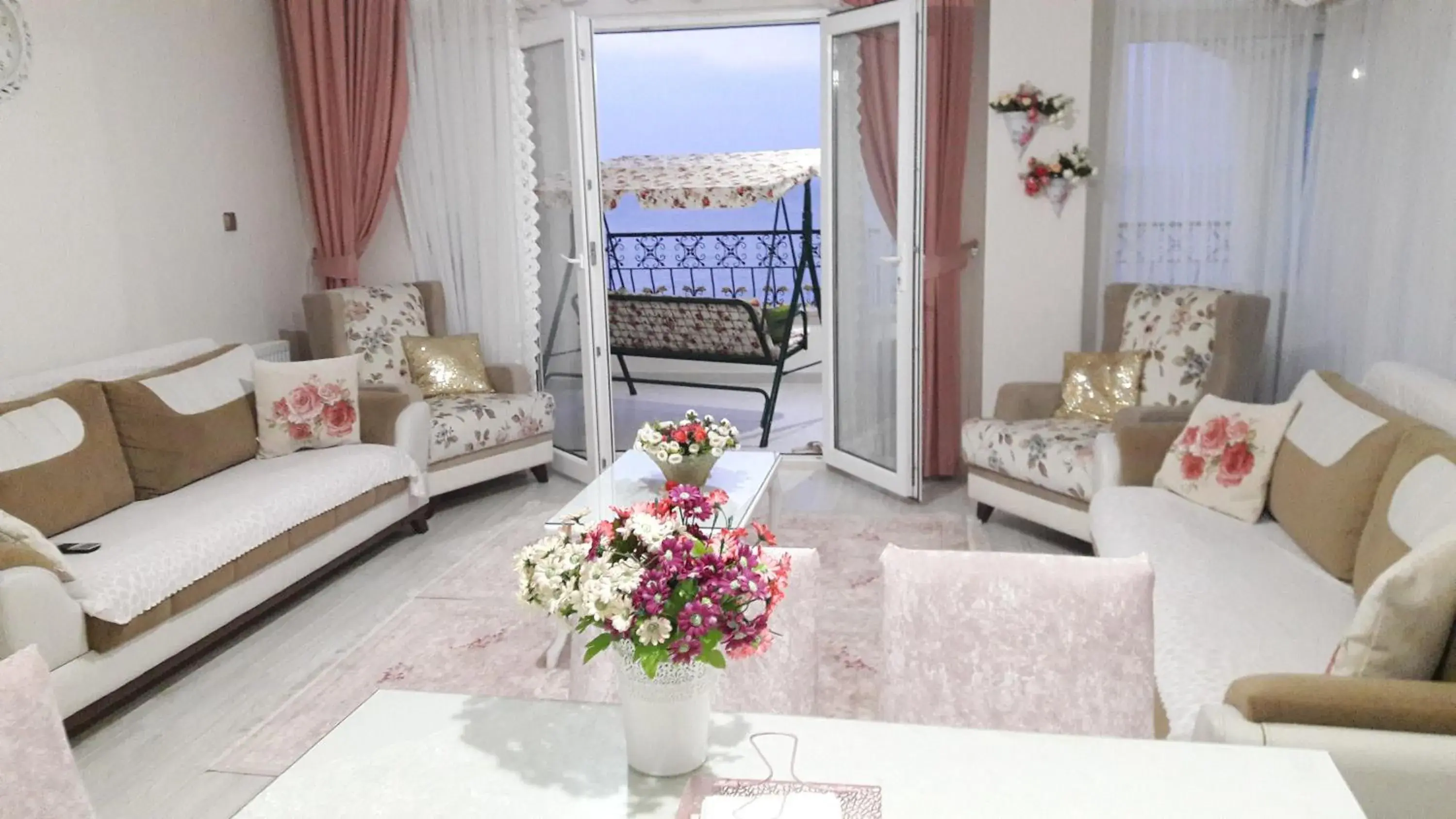 Apartment with Sea View in Trabzon Sea Palace Apartment with Sea View in Trabzon Sea Palace
