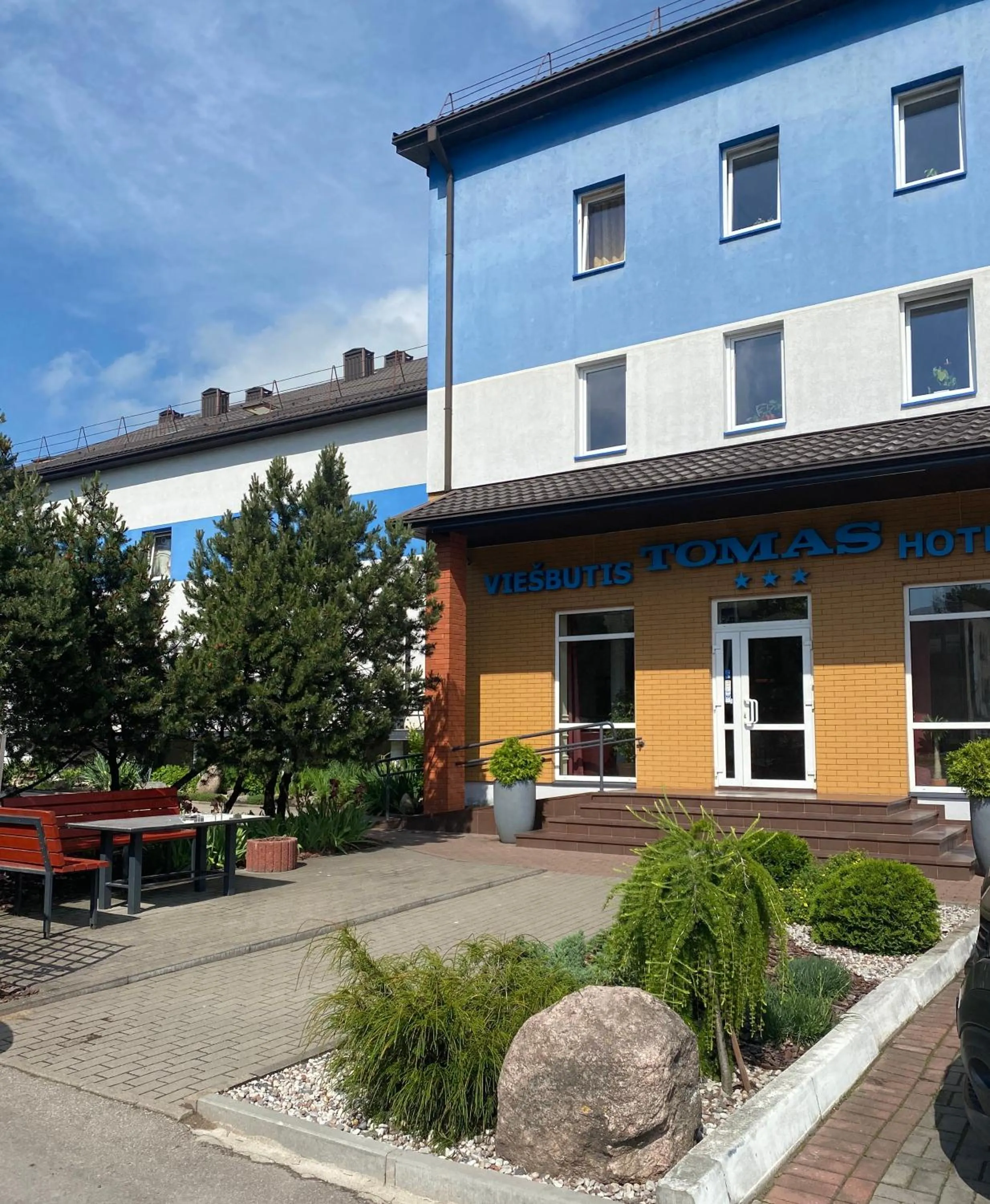 Property building in Hotel Tomas