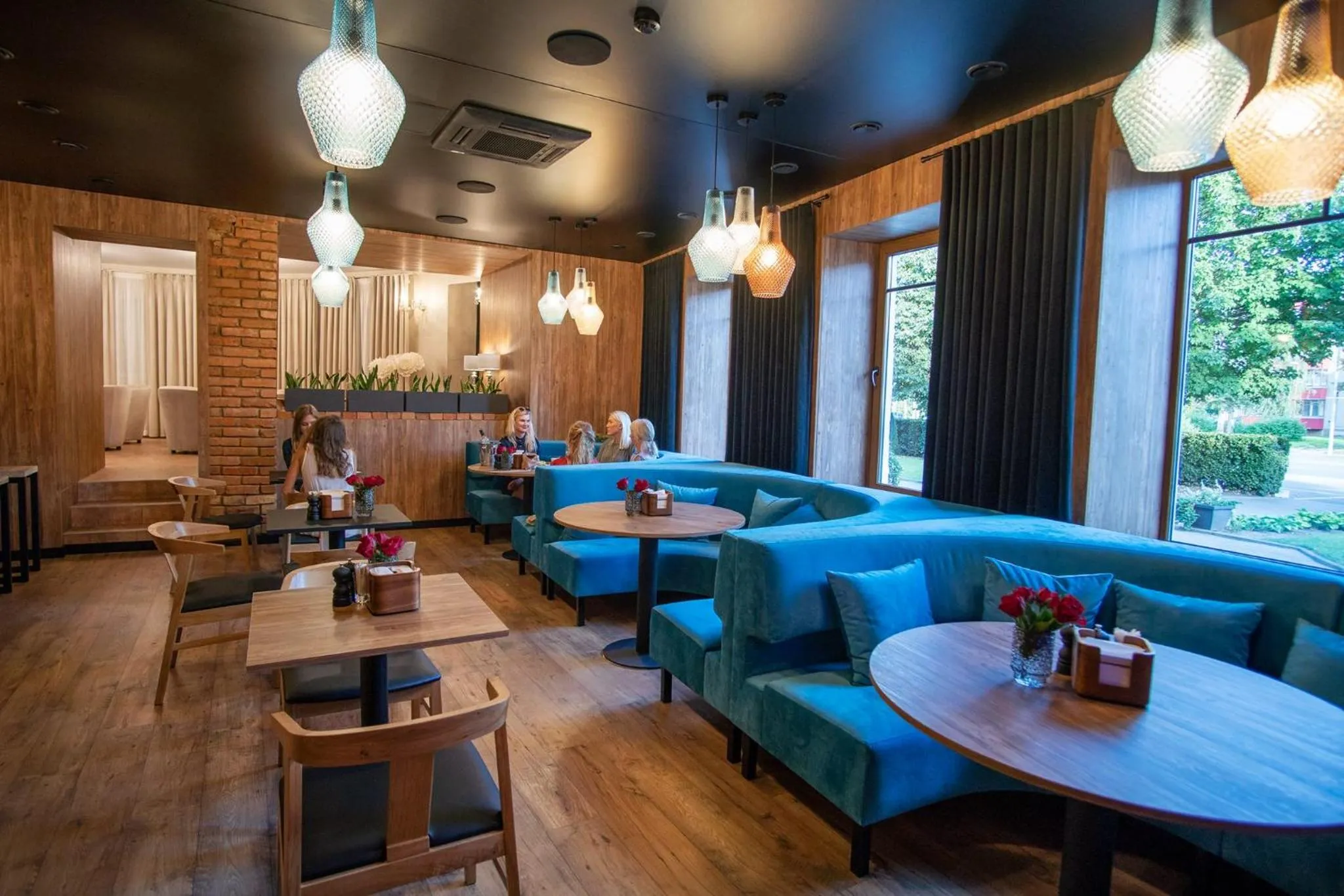 Restaurant/places to eat in Hotel Tomas