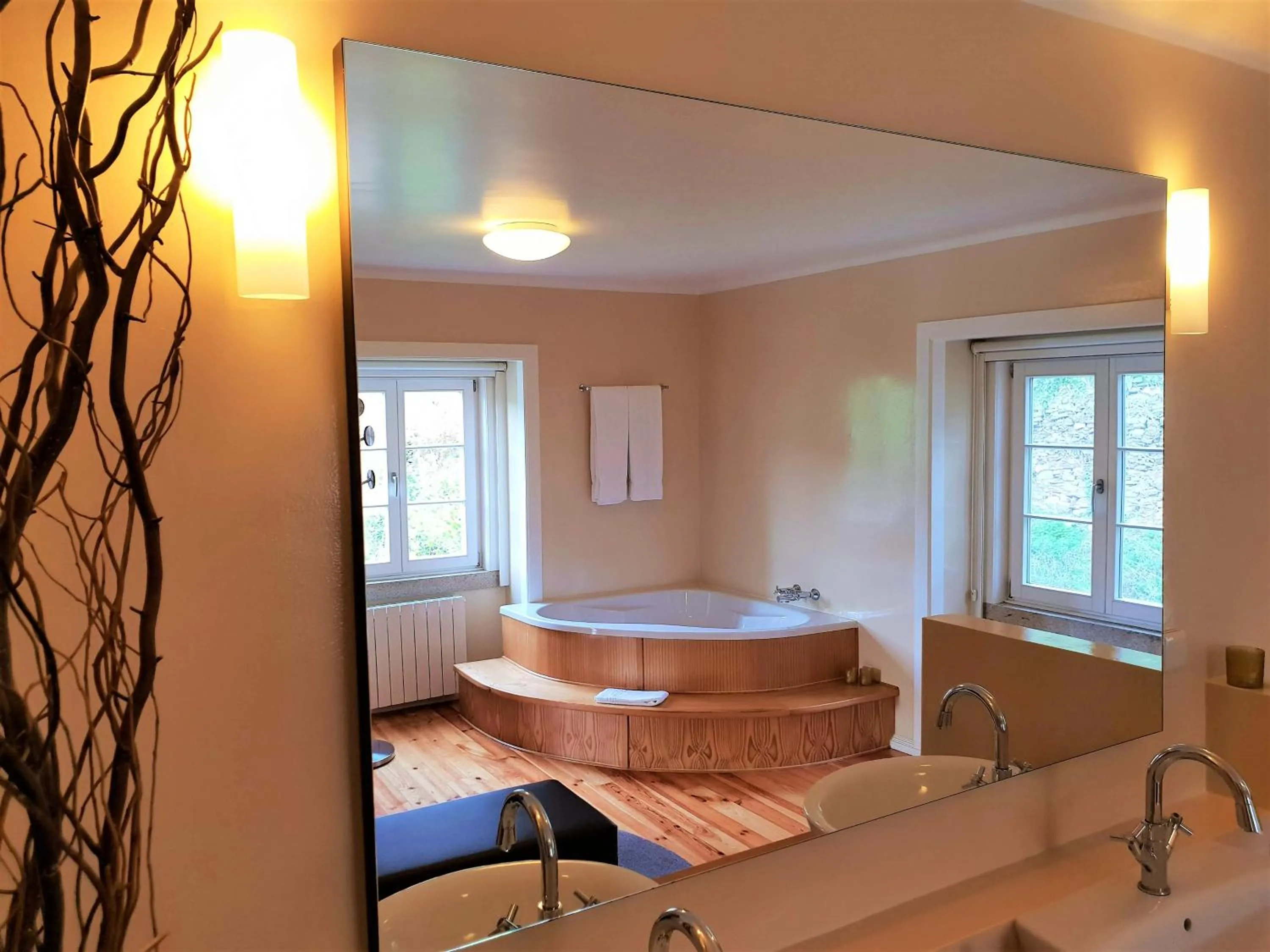 Bathroom, Bed in Quinta da Palmeira - Country House Retreat & Spa