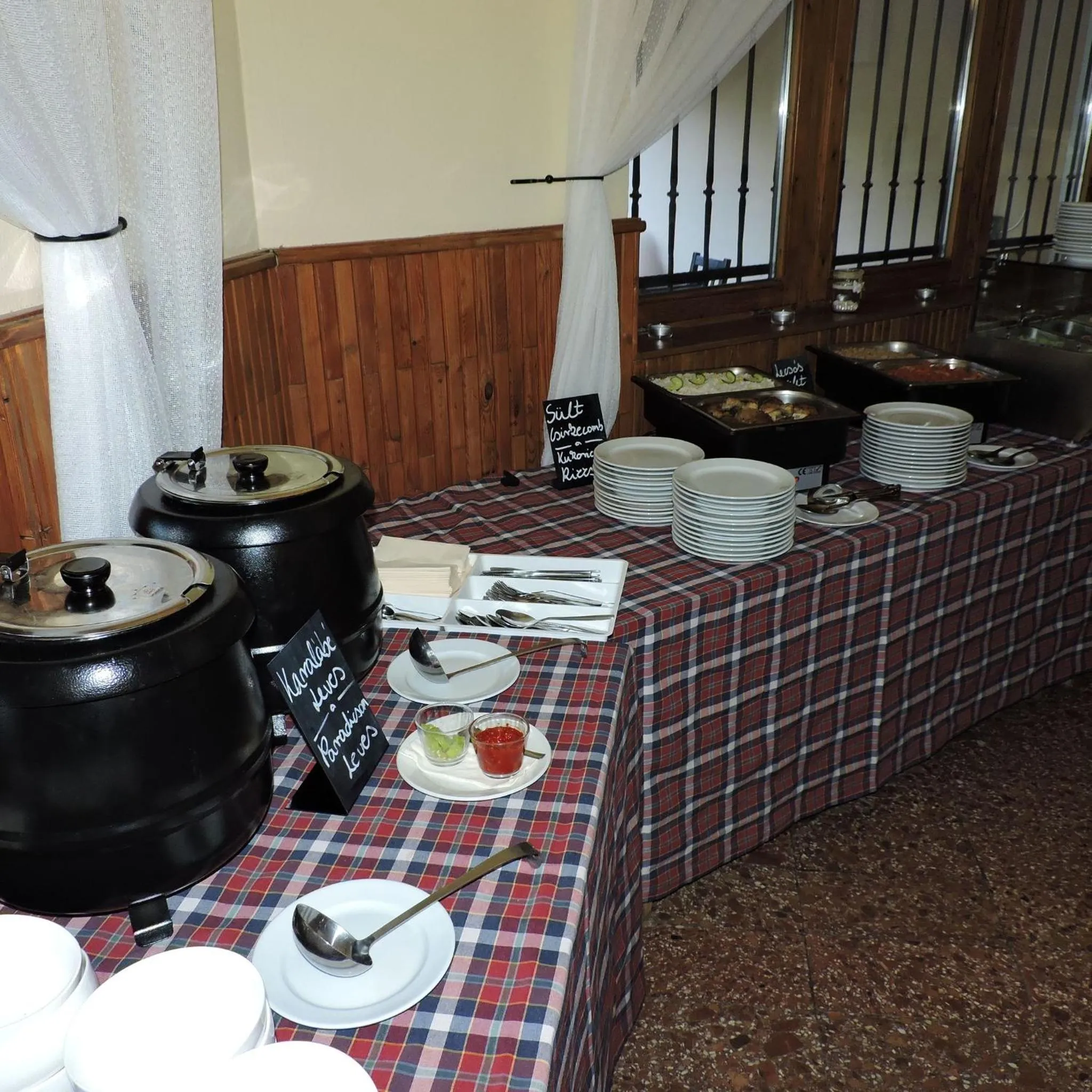 Restaurant/places to eat in Hotel Síkfőkút