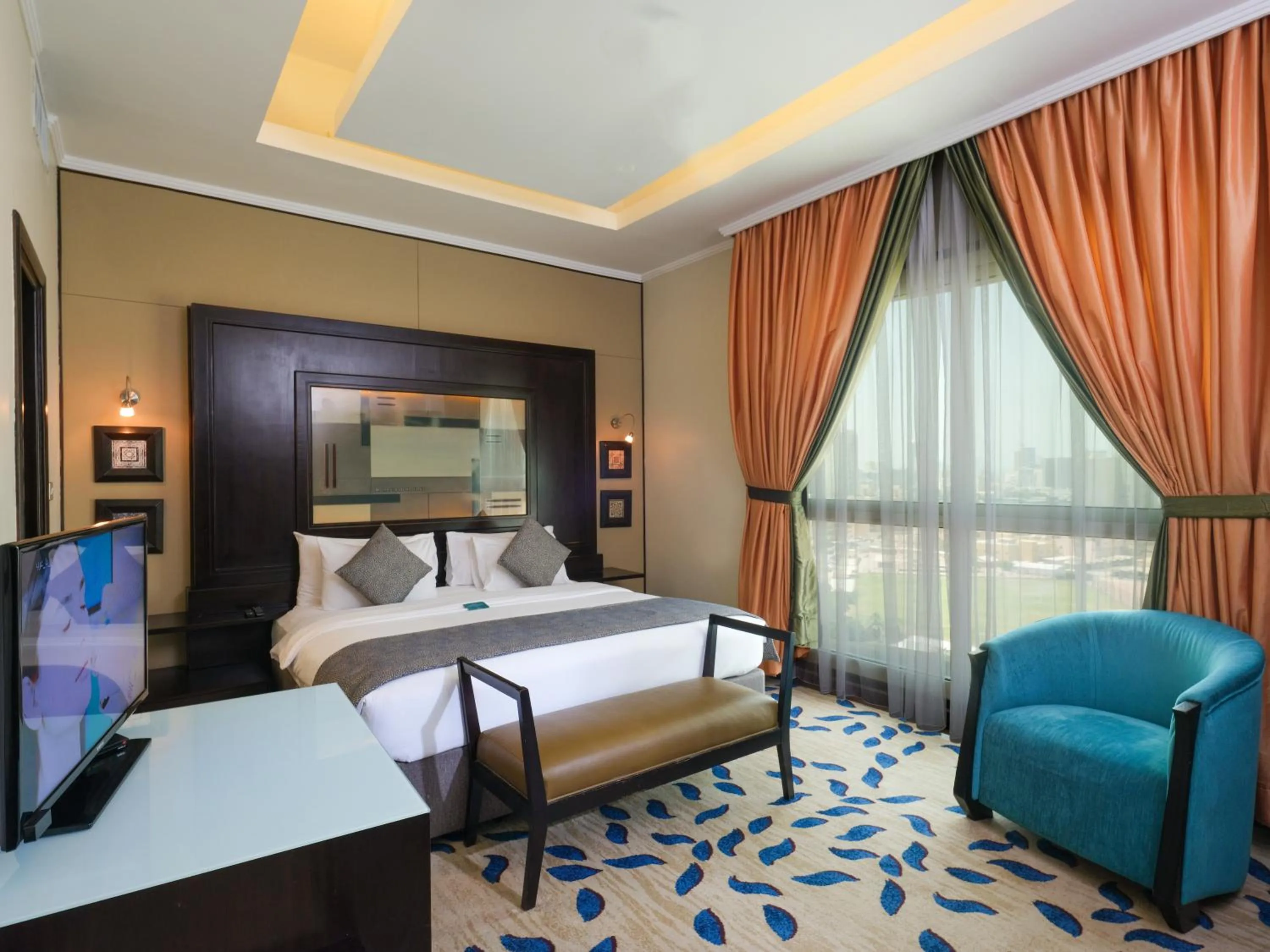 Bedroom, Bed in Boudl Salmiya, Kuwait - بودل السالمية الكويت