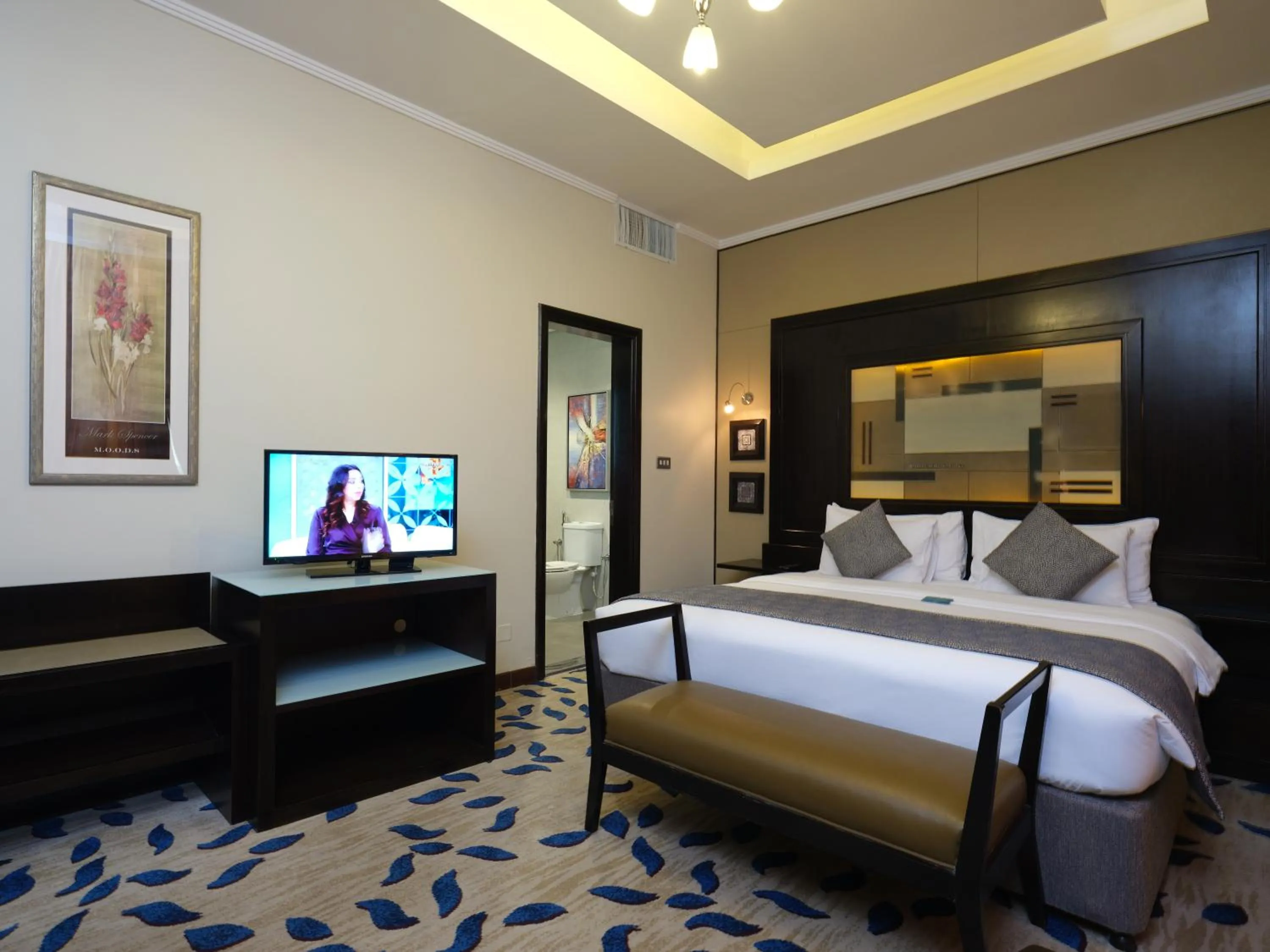 Bedroom, Bed in Boudl Salmiya, Kuwait - بودل السالمية الكويت