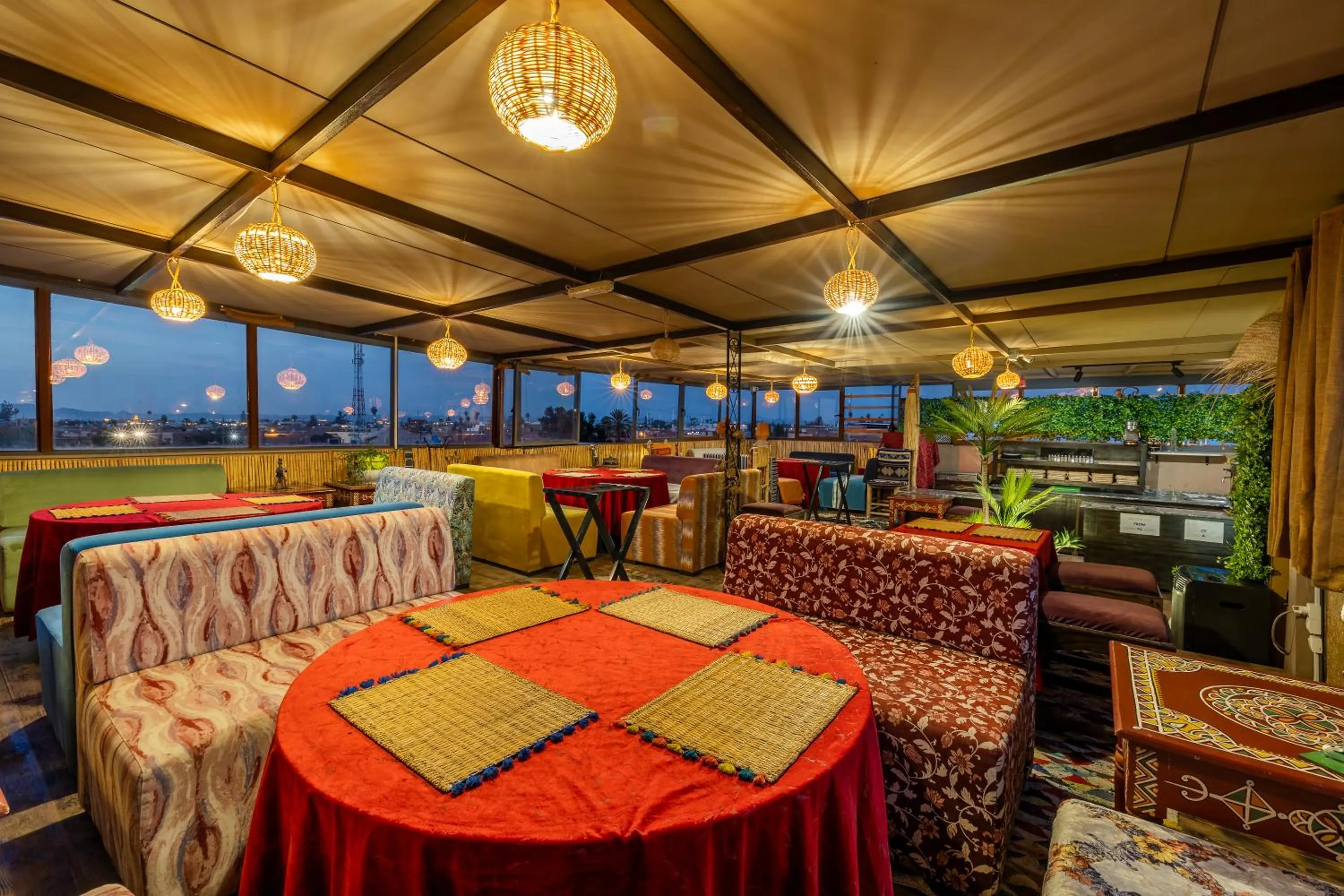 Restaurant/places to eat in Riad Luzia