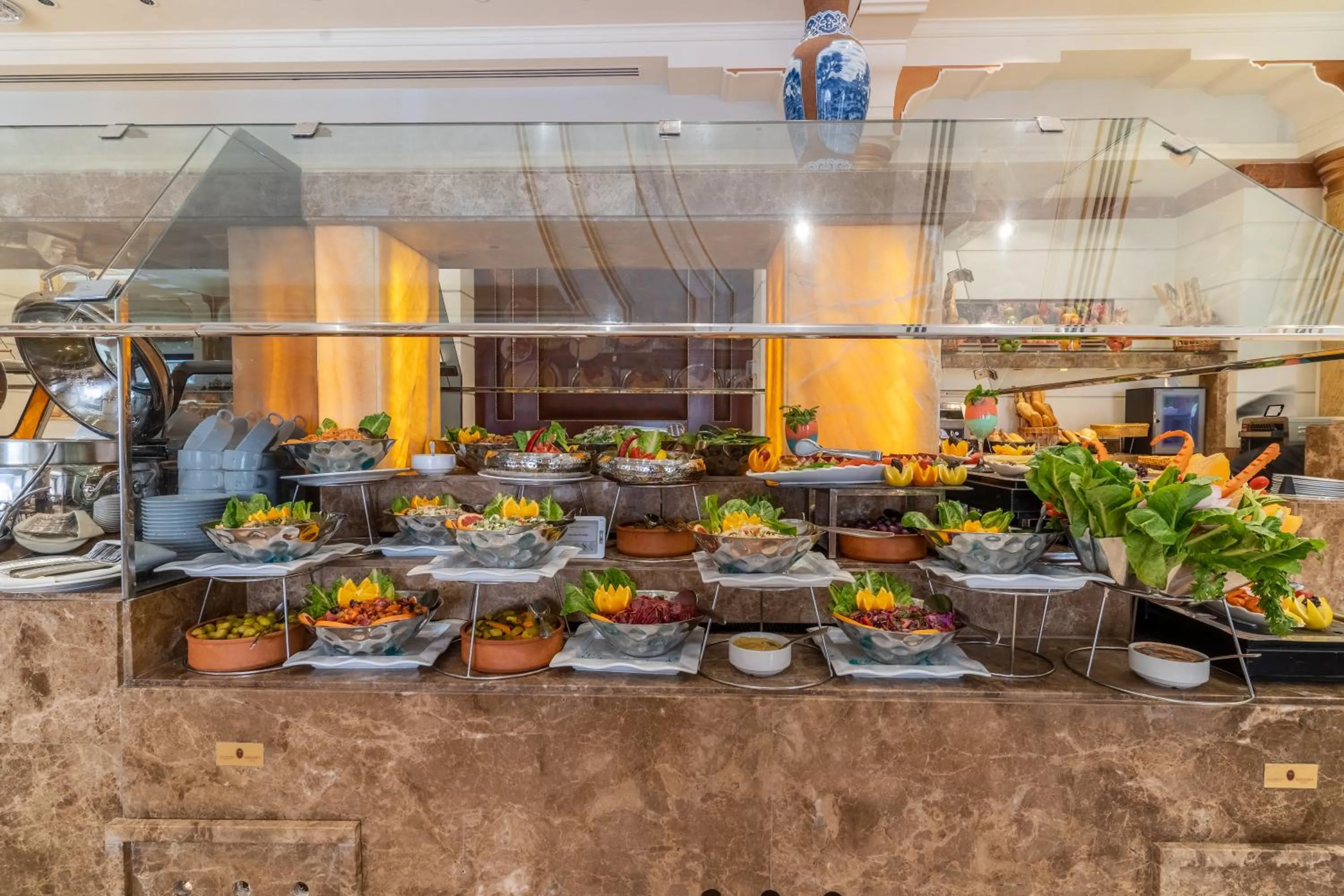 Restaurant/places to eat in Dar Al Taqwa Hotel