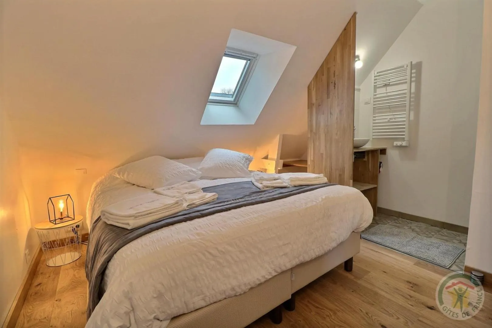 Photo of the whole room, Bed in Chateau des Fontenelles