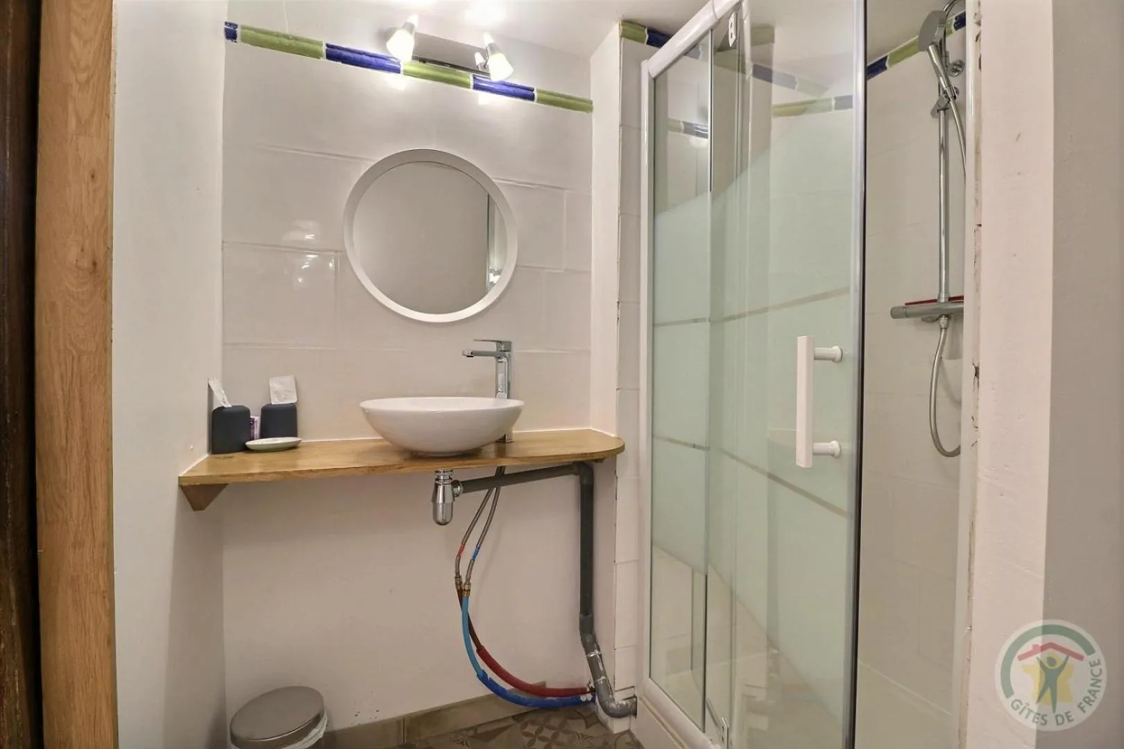 Shower in Chateau des Fontenelles