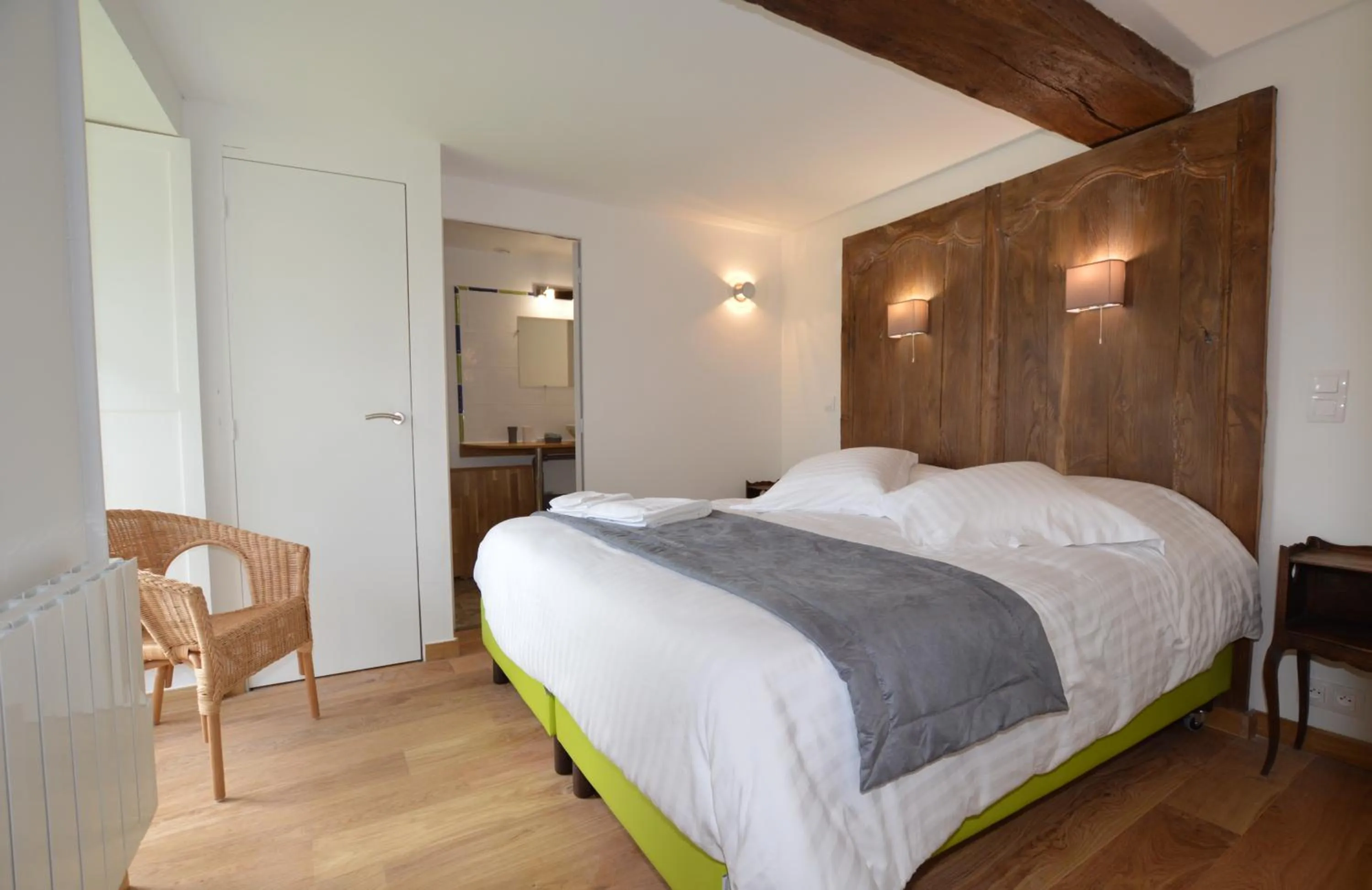 Photo of the whole room, Bed in Chateau des Fontenelles