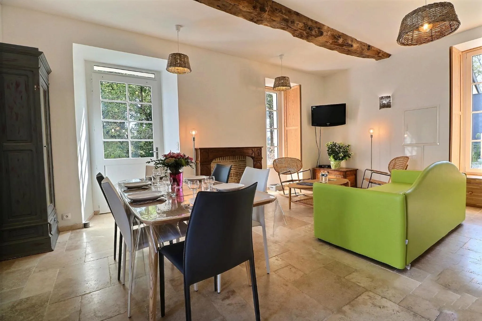 Communal lounge/ TV room in Chateau des Fontenelles