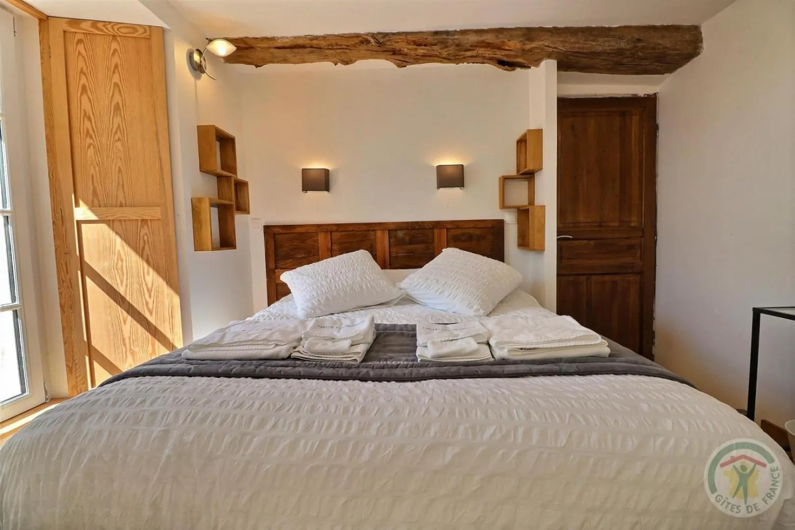 Photo of the whole room, Bed in Chateau des Fontenelles