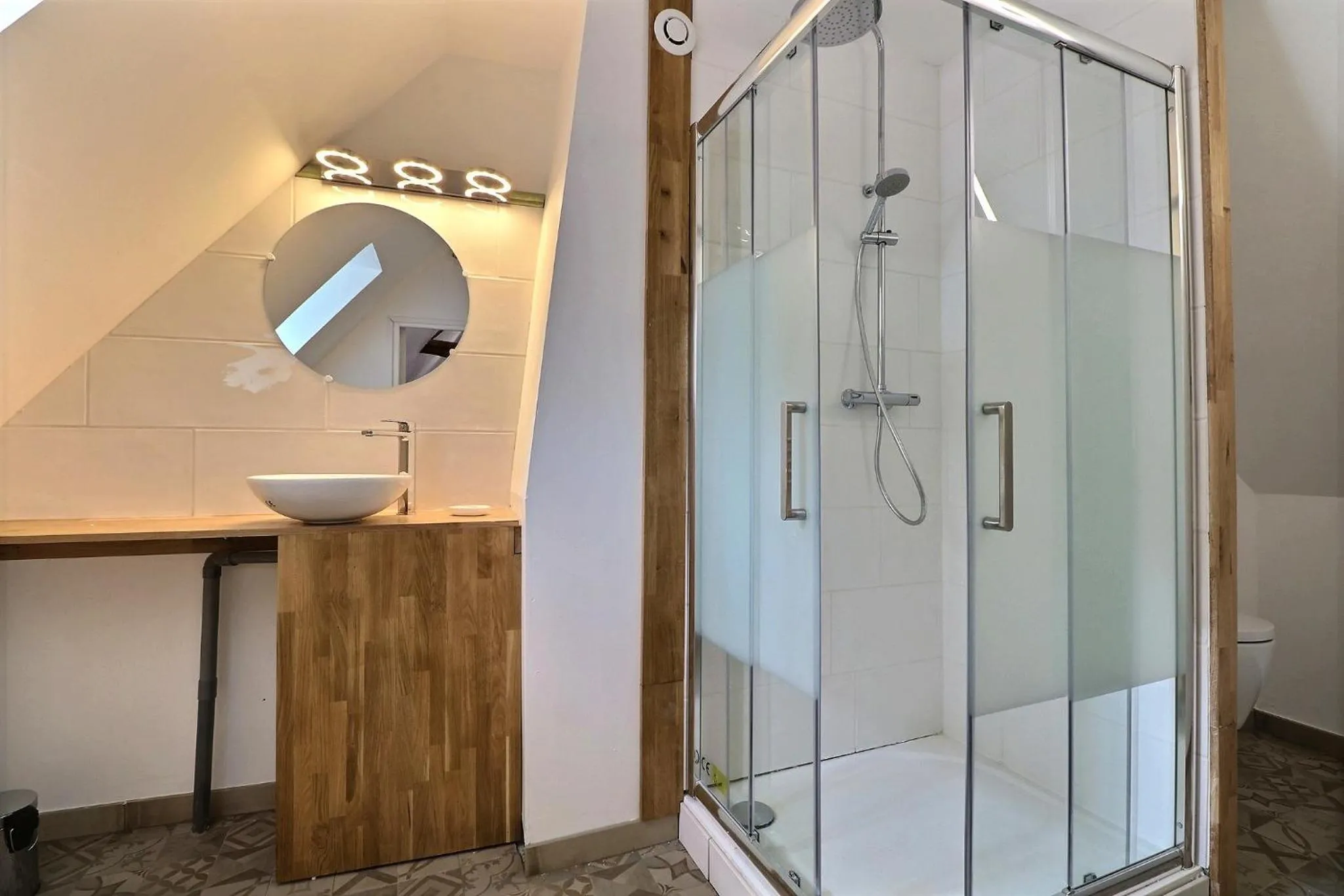 Shower in Chateau des Fontenelles