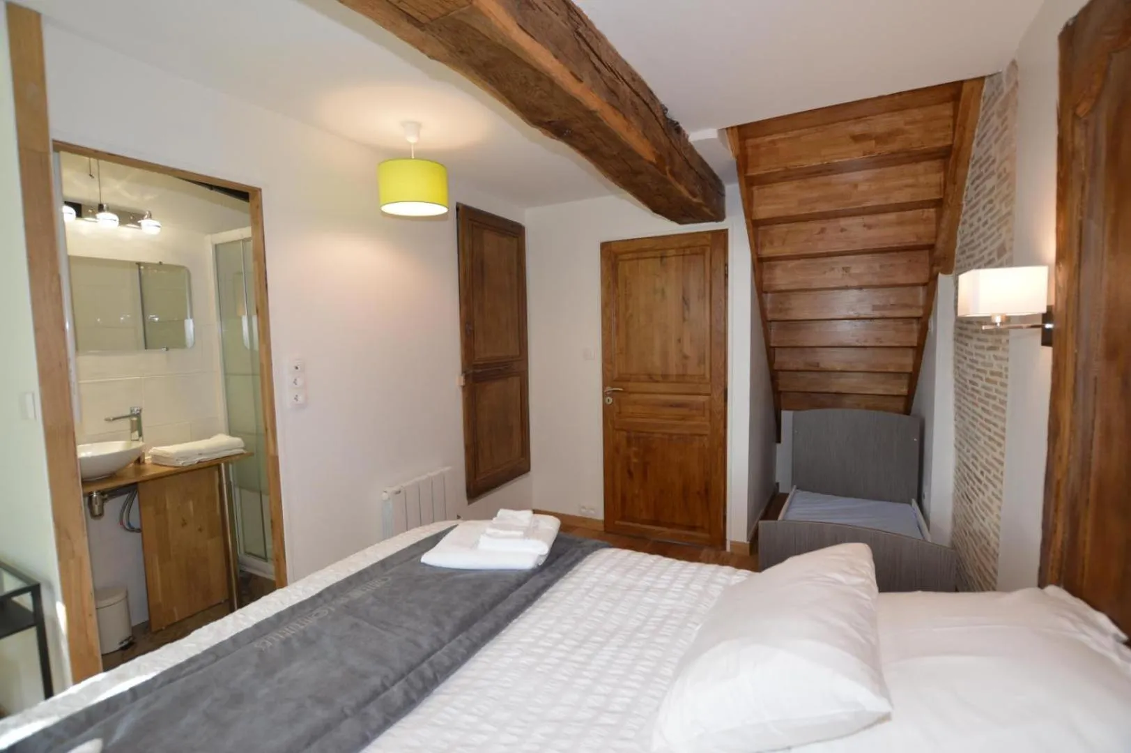 Bedroom, Bed in Chateau des Fontenelles