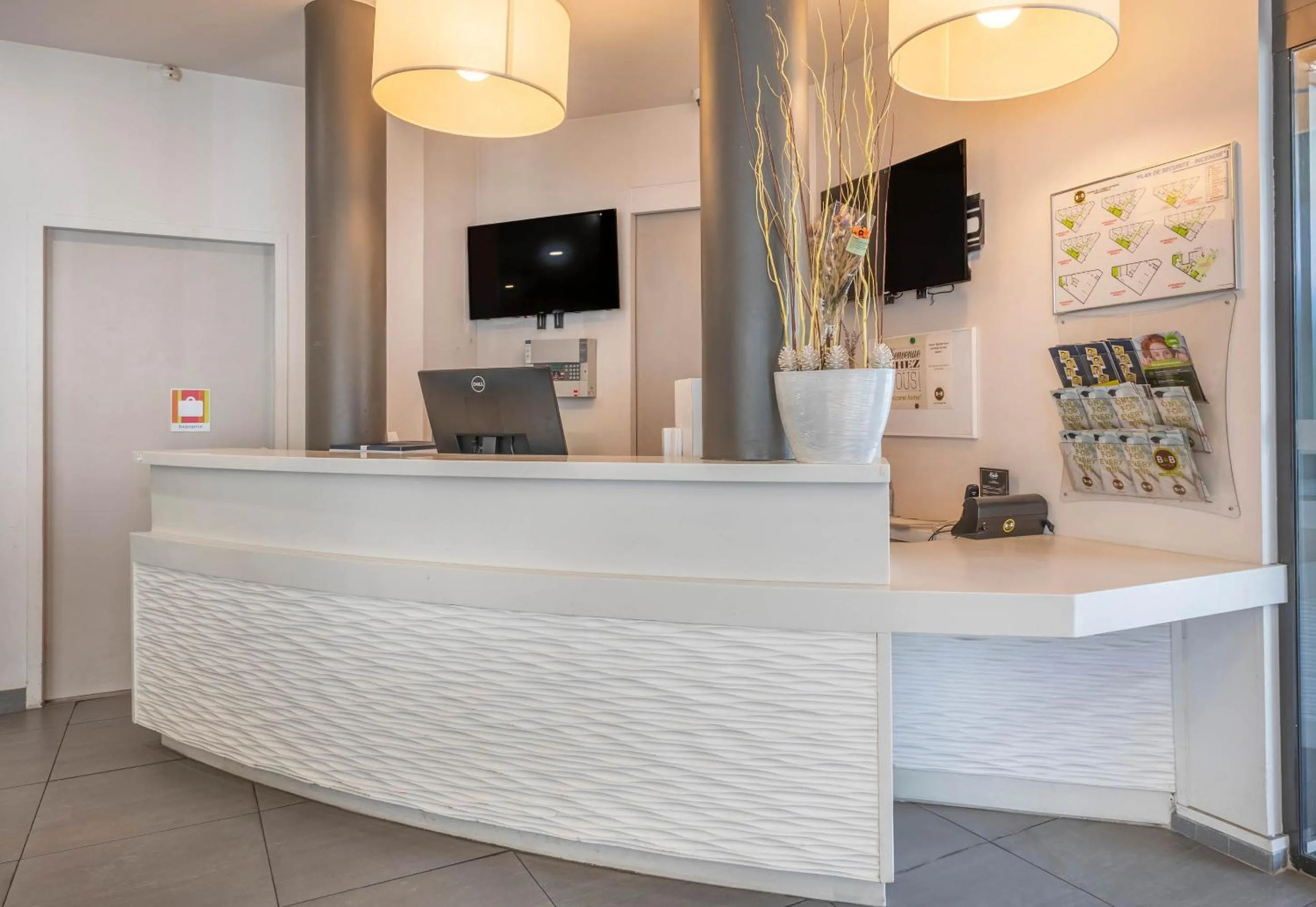 Lobby or reception in B&B HOTEL Marseille Centre La Timone