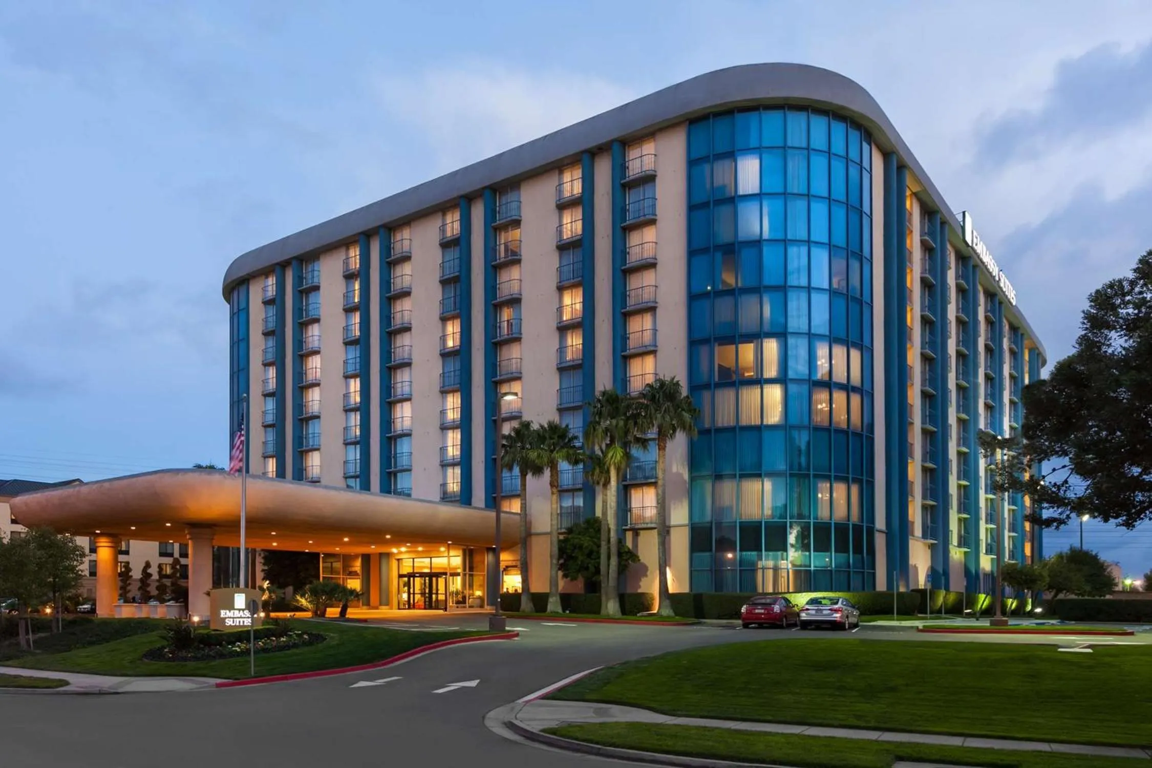 Property building in Embassy Suites by Hilton San Francisco Airport Oyster Point