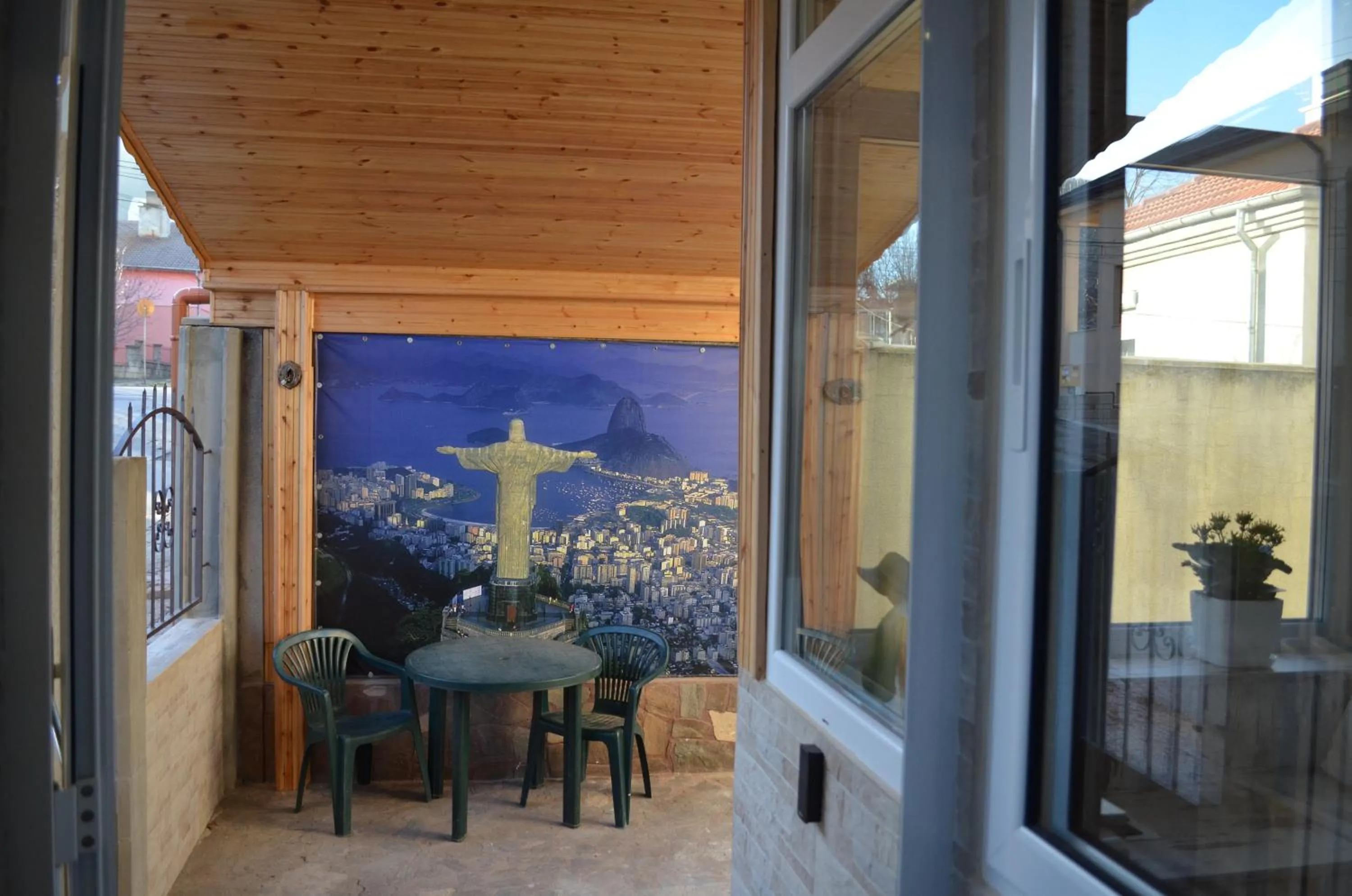 Property building in Rio rooms (стаи за гости)