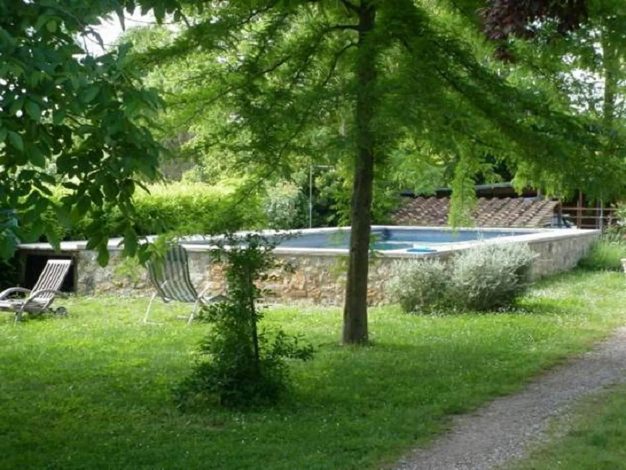 Pool view in B&B Palazzo a Merse