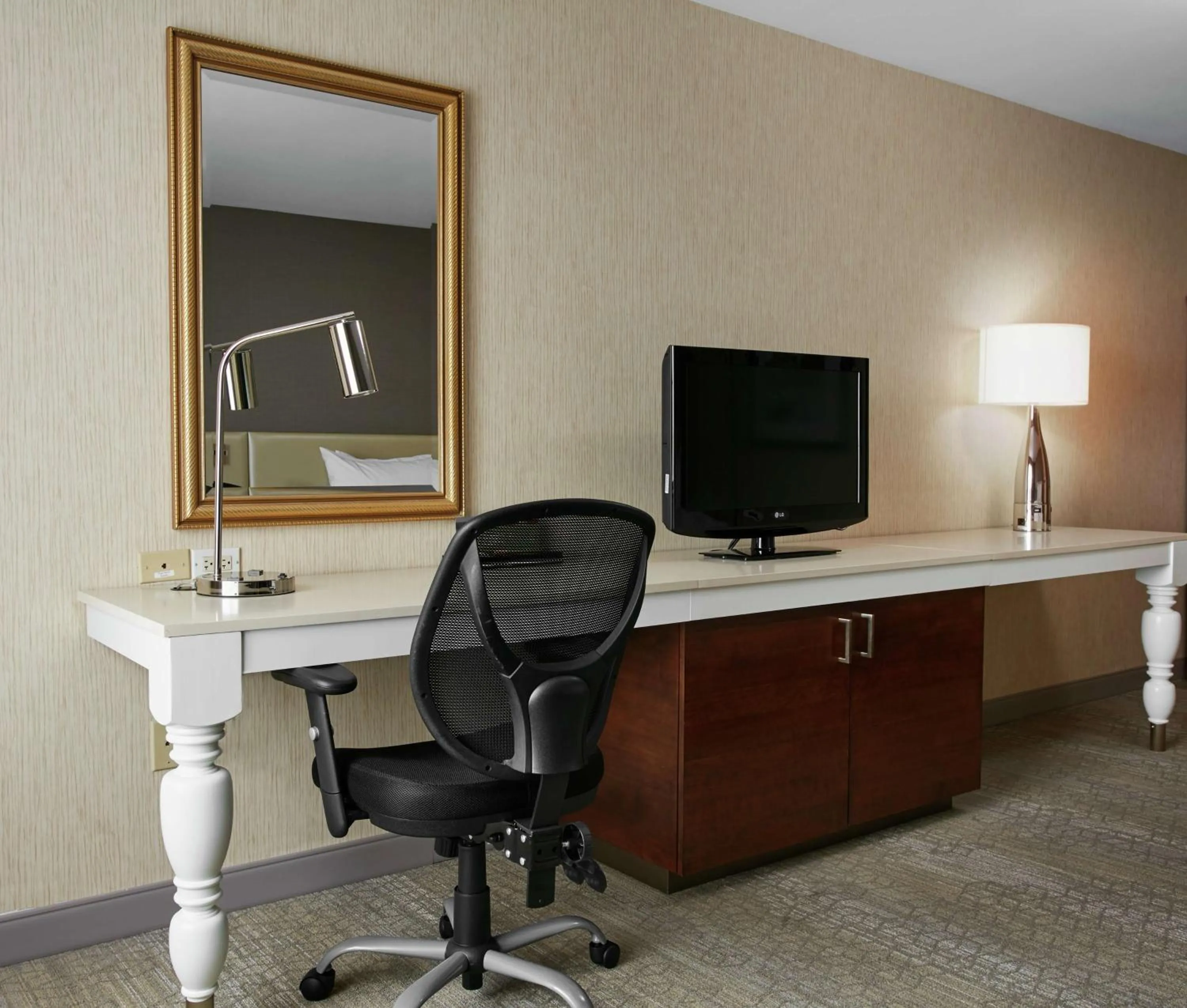 Bedroom in Hilton Garden Inn San Francisco Airport North