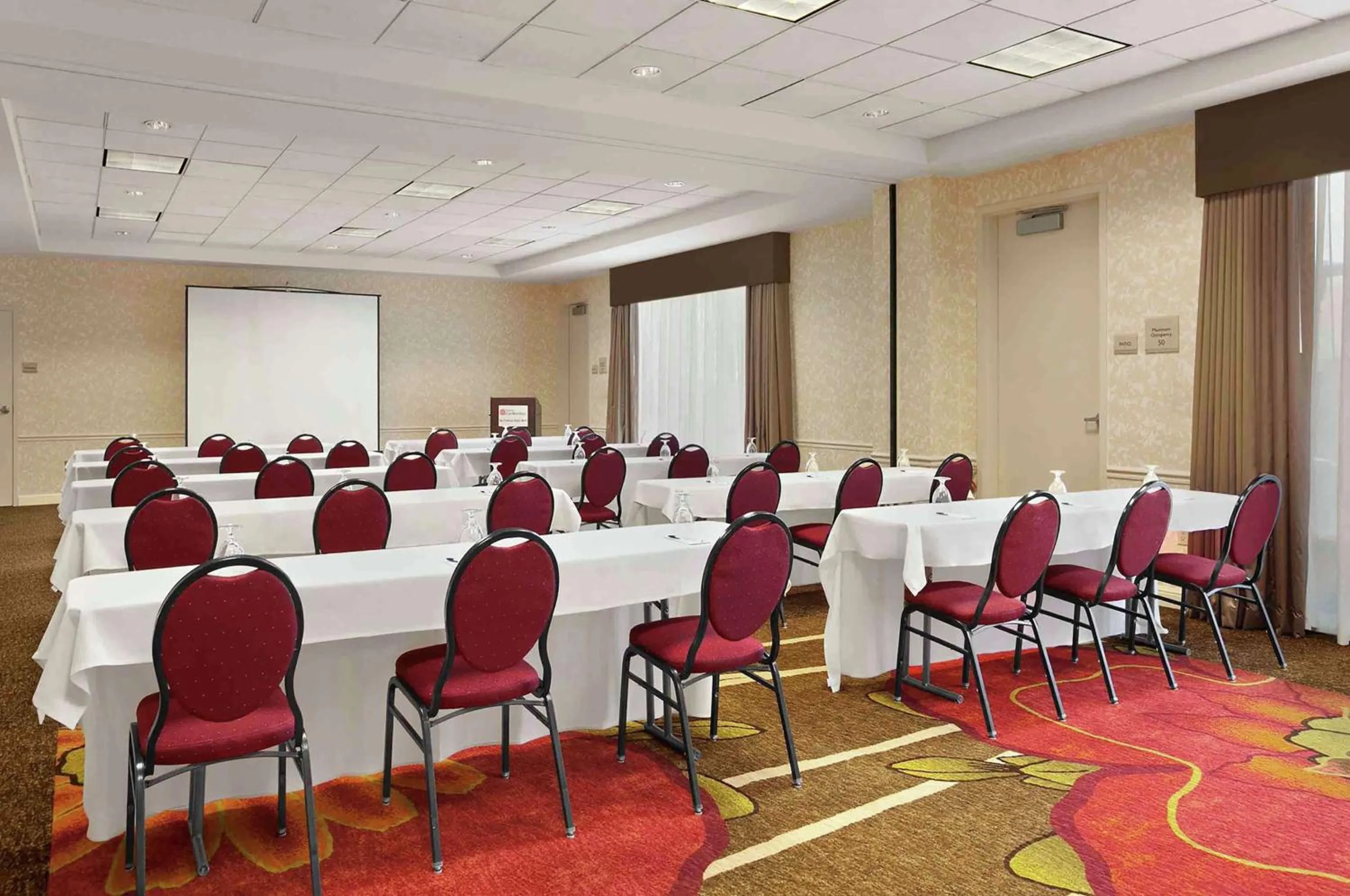 Meeting/conference room in Hilton Garden Inn San Francisco Airport North
