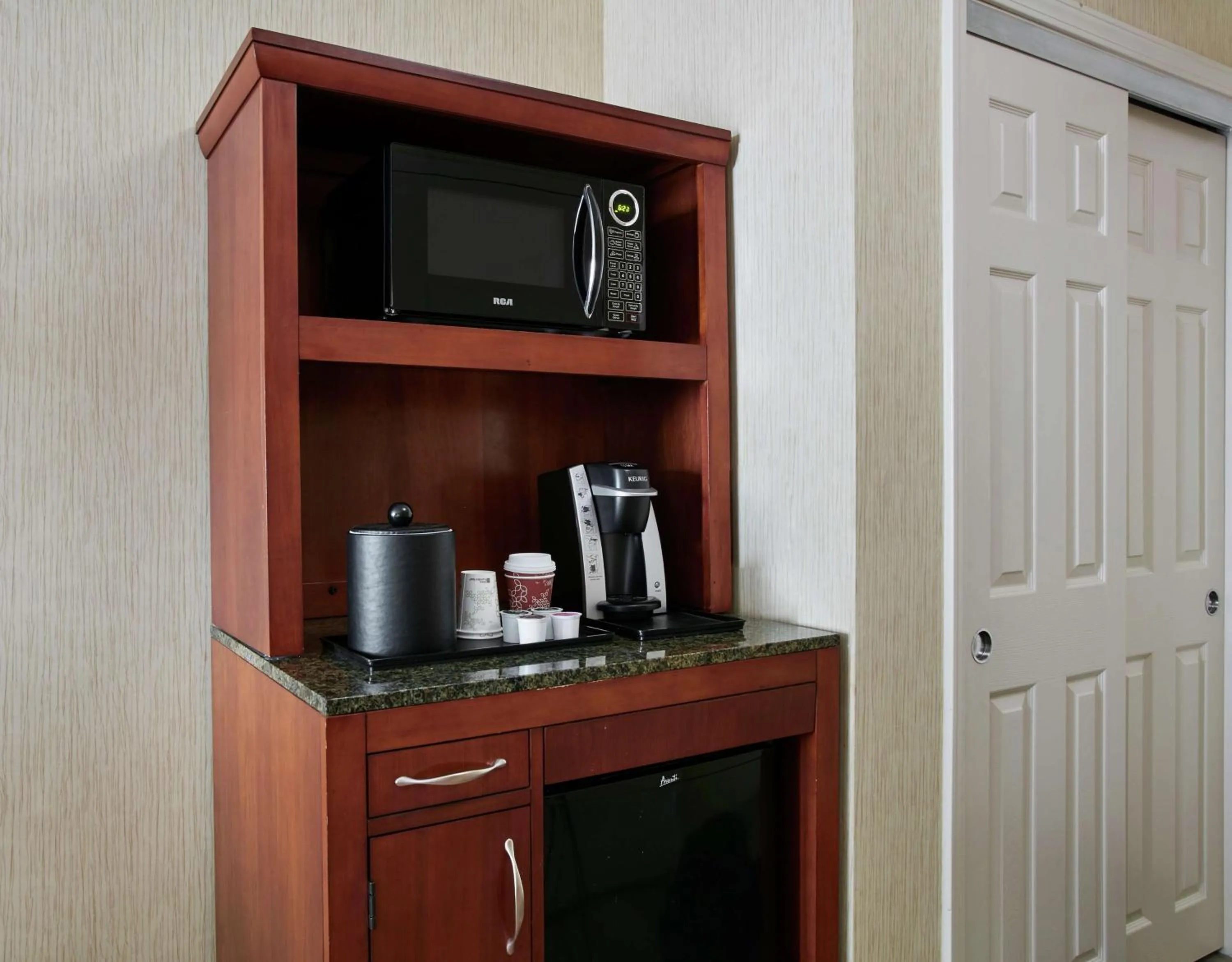 Bedroom in Hilton Garden Inn San Francisco Airport North