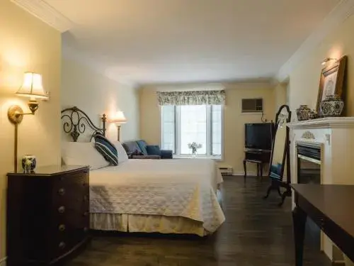 King Suite with Garden View in Green Acres Inn King Suite with Garden View in Green Acres Inn