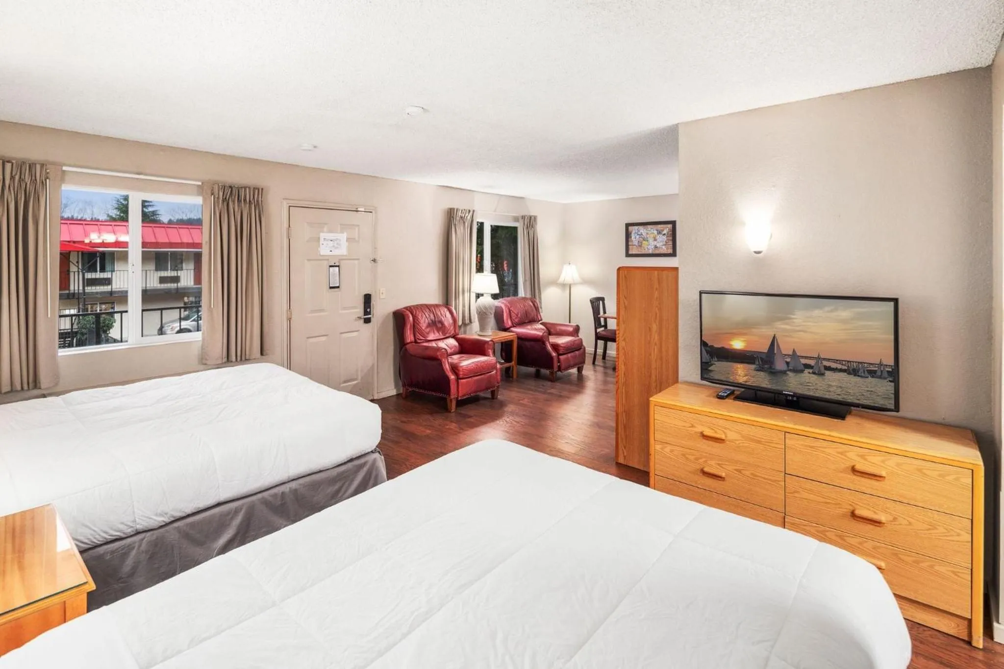 Bedroom, Bed in Inn at Lake Washington By OYO I-405