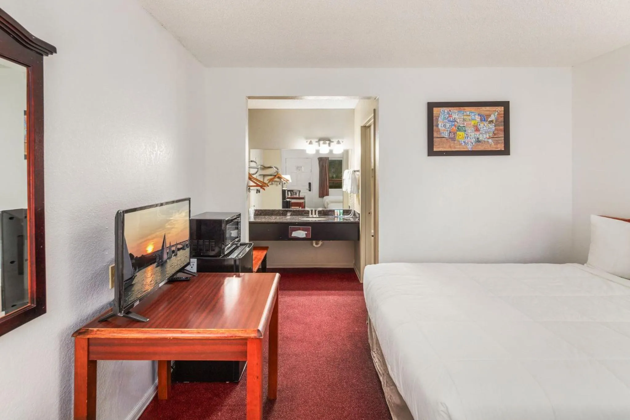 Bedroom, Bed in Inn at Lake Washington By OYO I-405