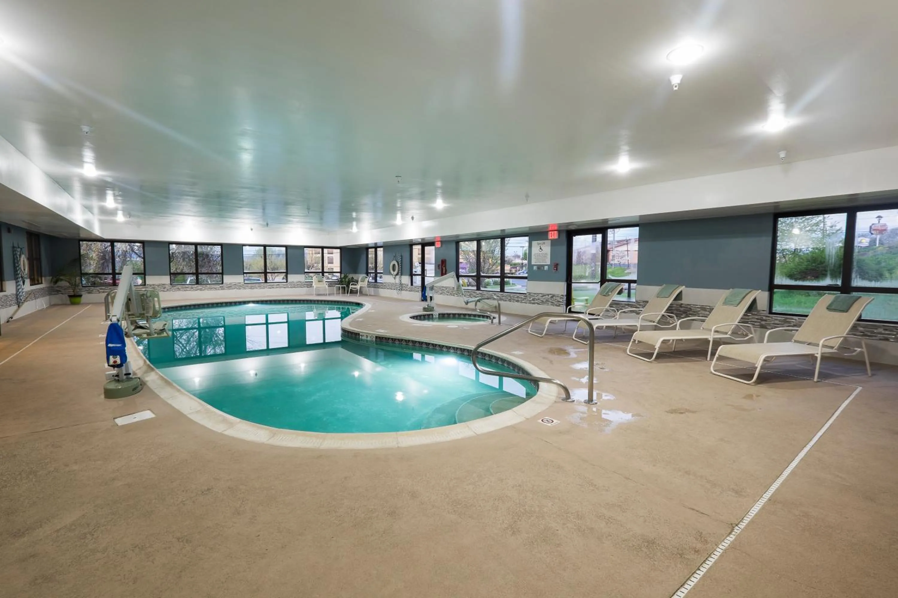 Swimming pool in Wingate by Wyndham Waynesboro