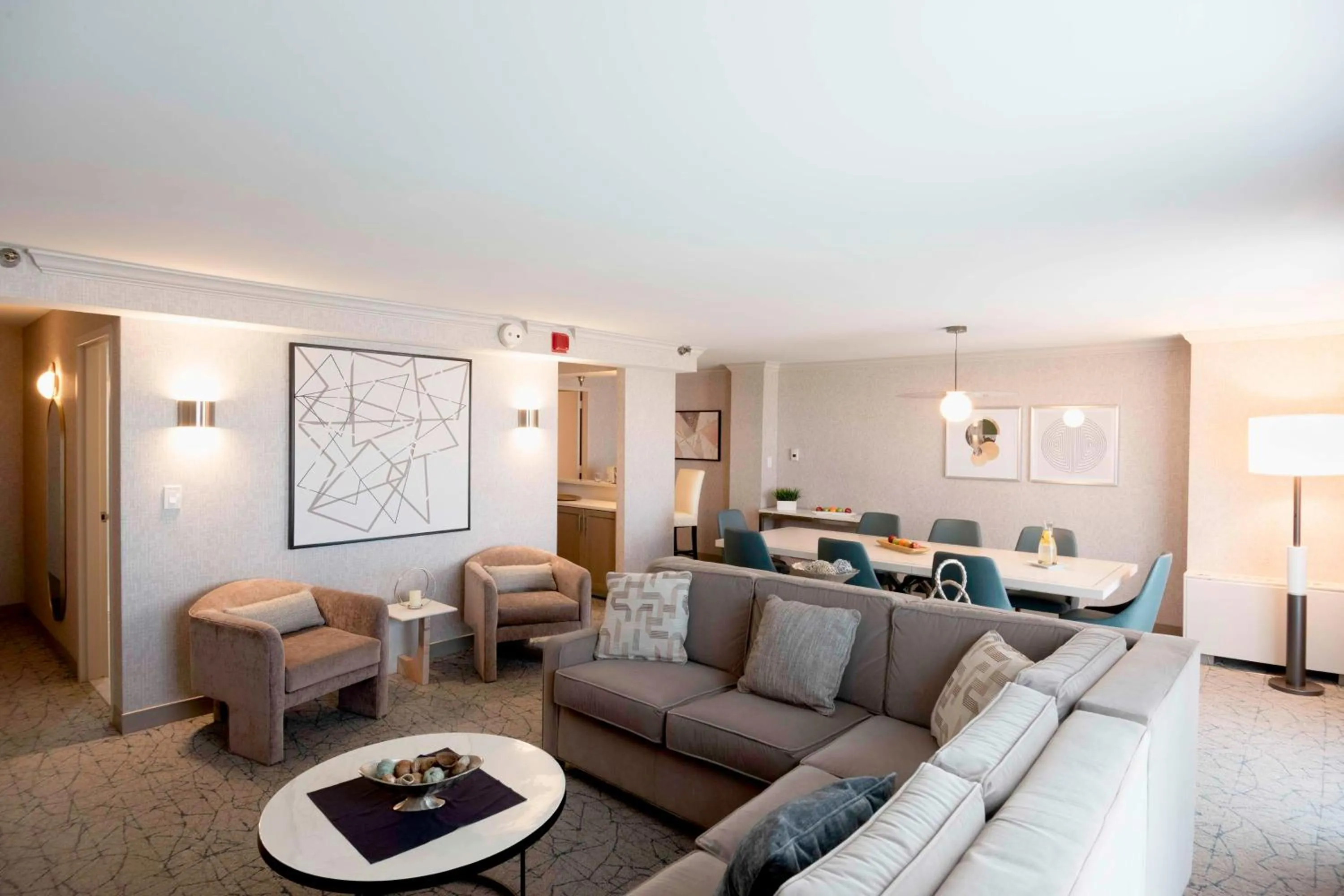 Living room in DoubleTree by Hilton Hotel and Conference Center Chicago North Shore