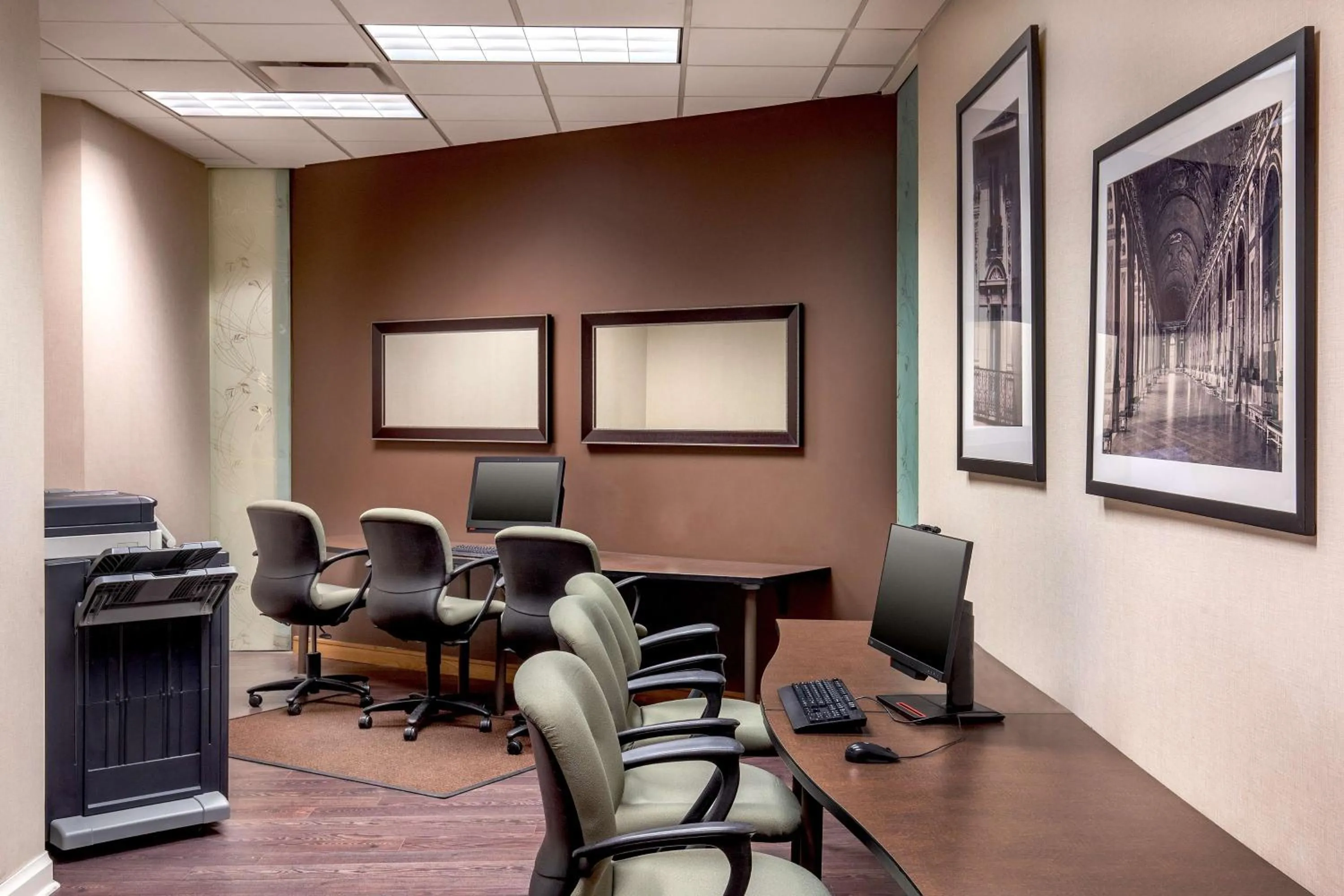 Business facilities in DoubleTree by Hilton Hotel and Conference Center Chicago North Shore
