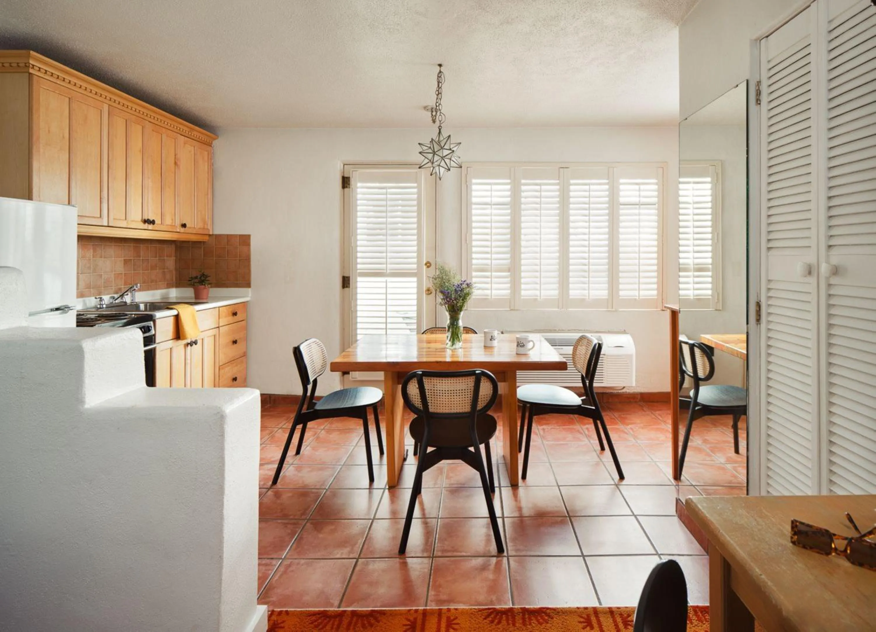 Dining area in El Rey Court