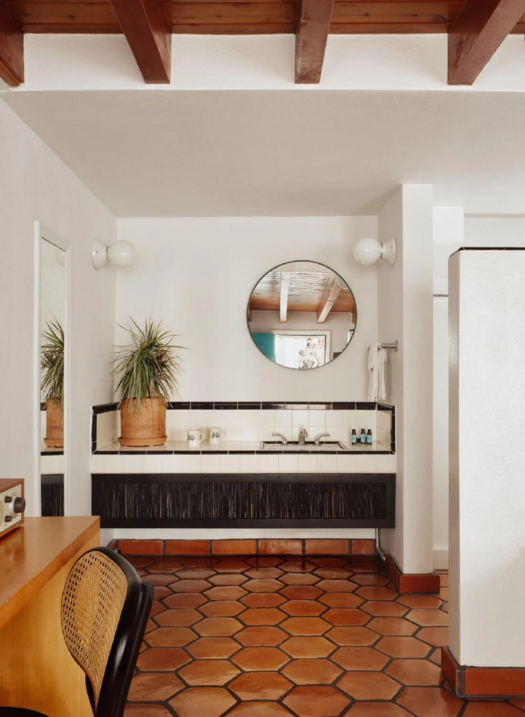 Kitchen or kitchenette in El Rey Court
