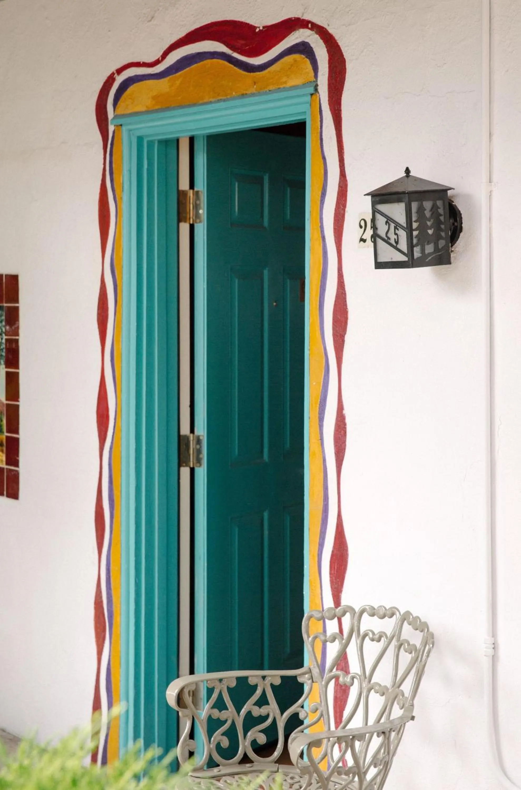 Property building in El Rey Court