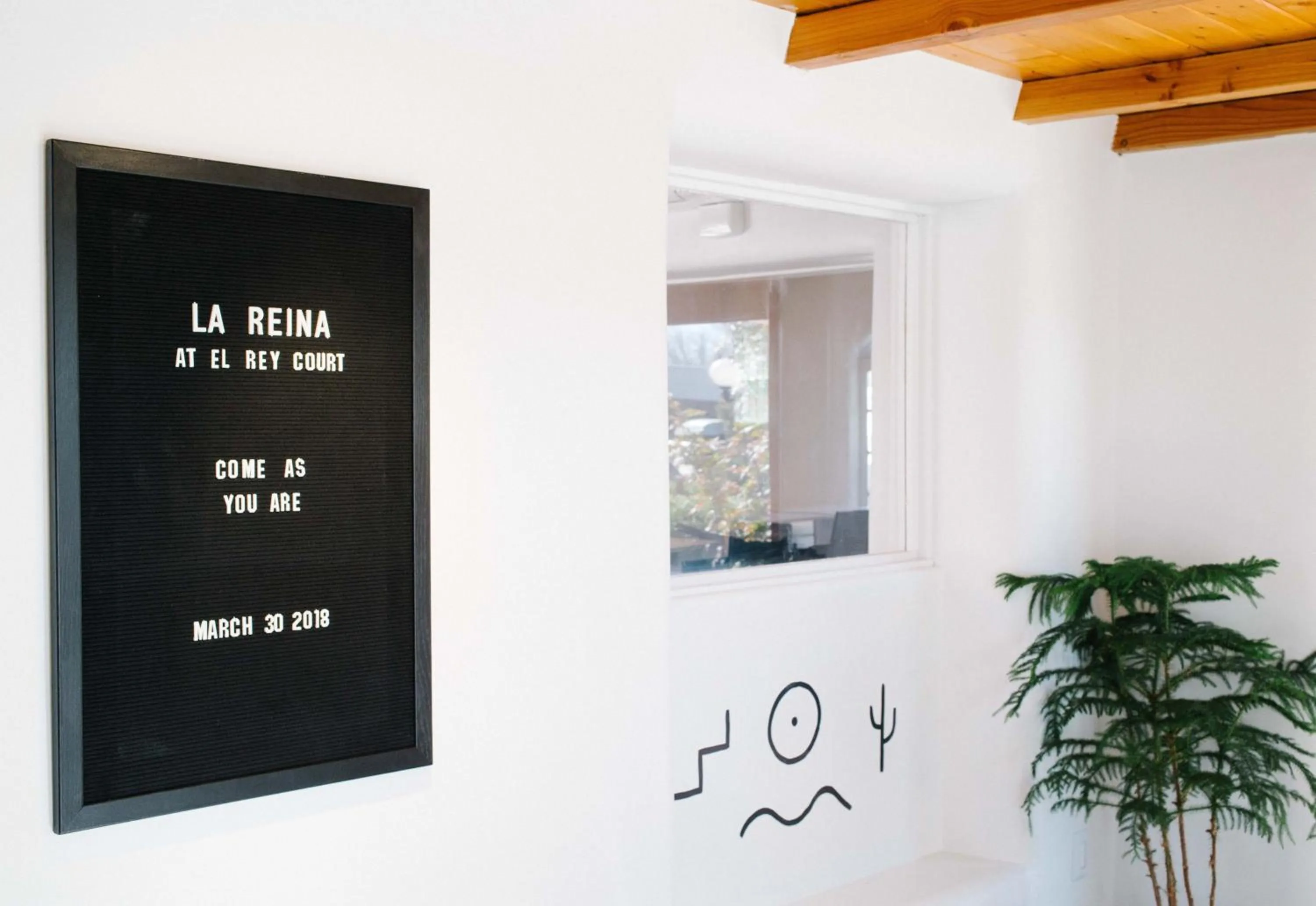 Lobby or reception in El Rey Court