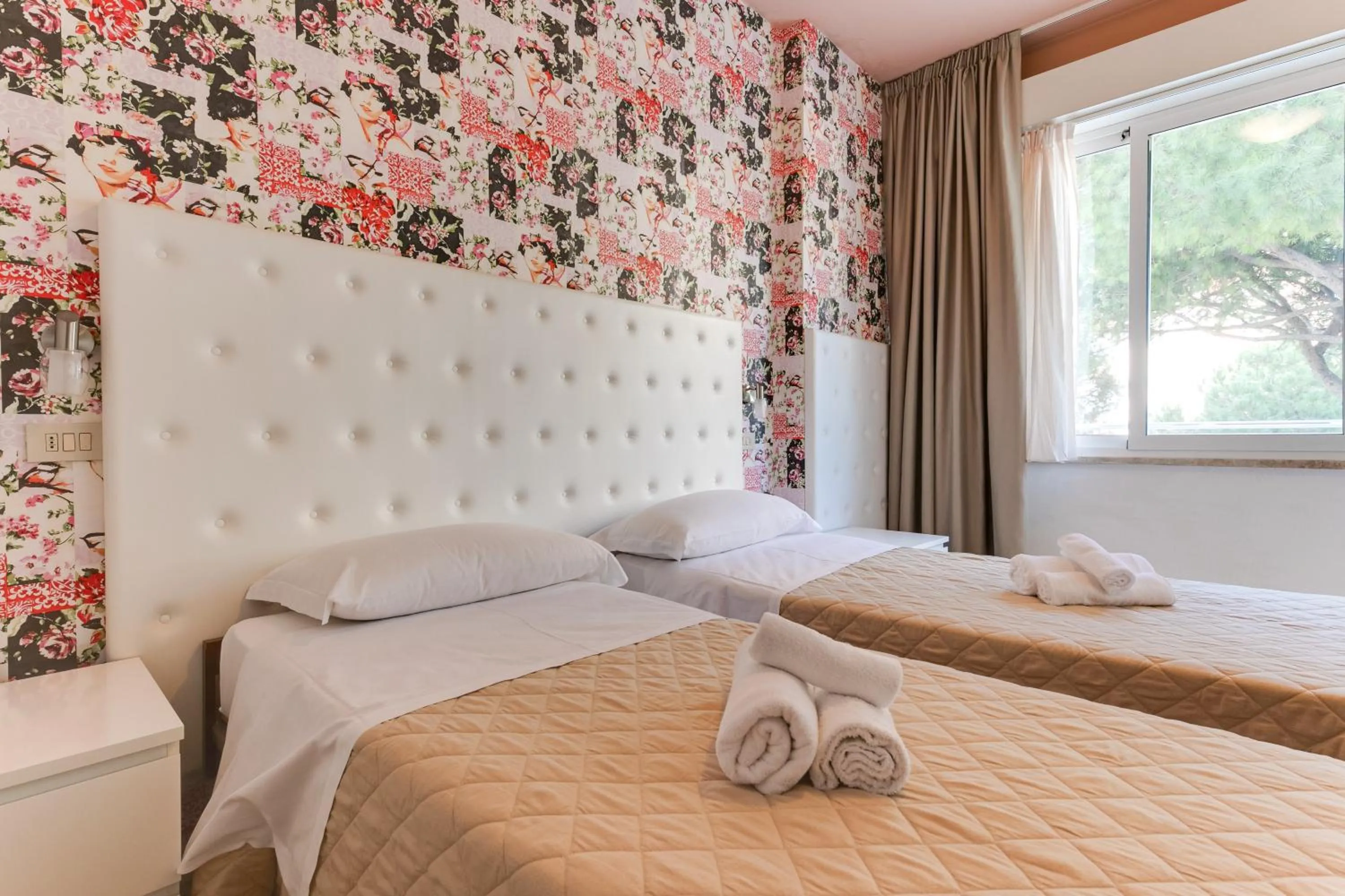 Bedroom, Bed in Hotel La Perla Rimini