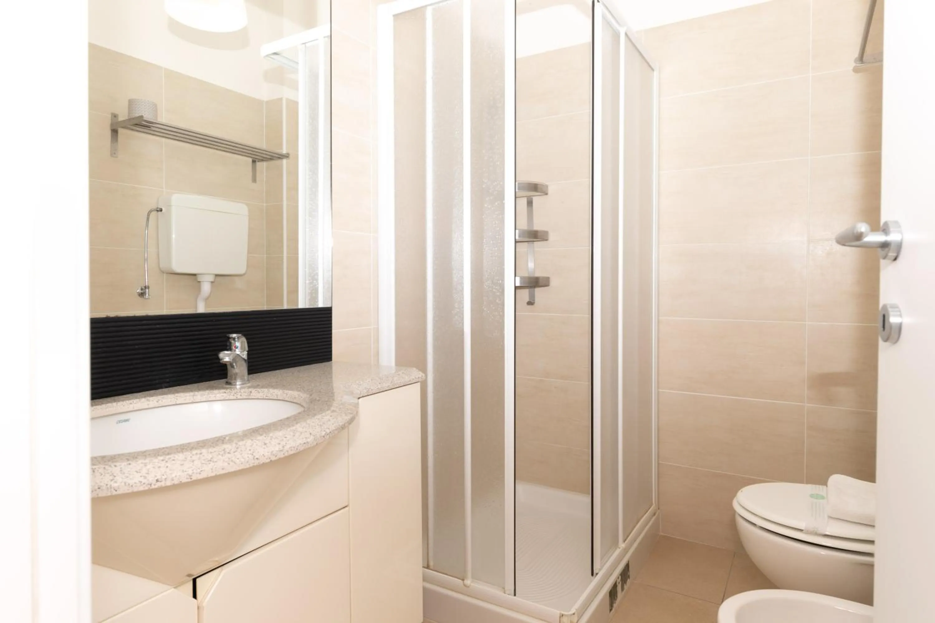 Bathroom in Hotel La Perla Rimini