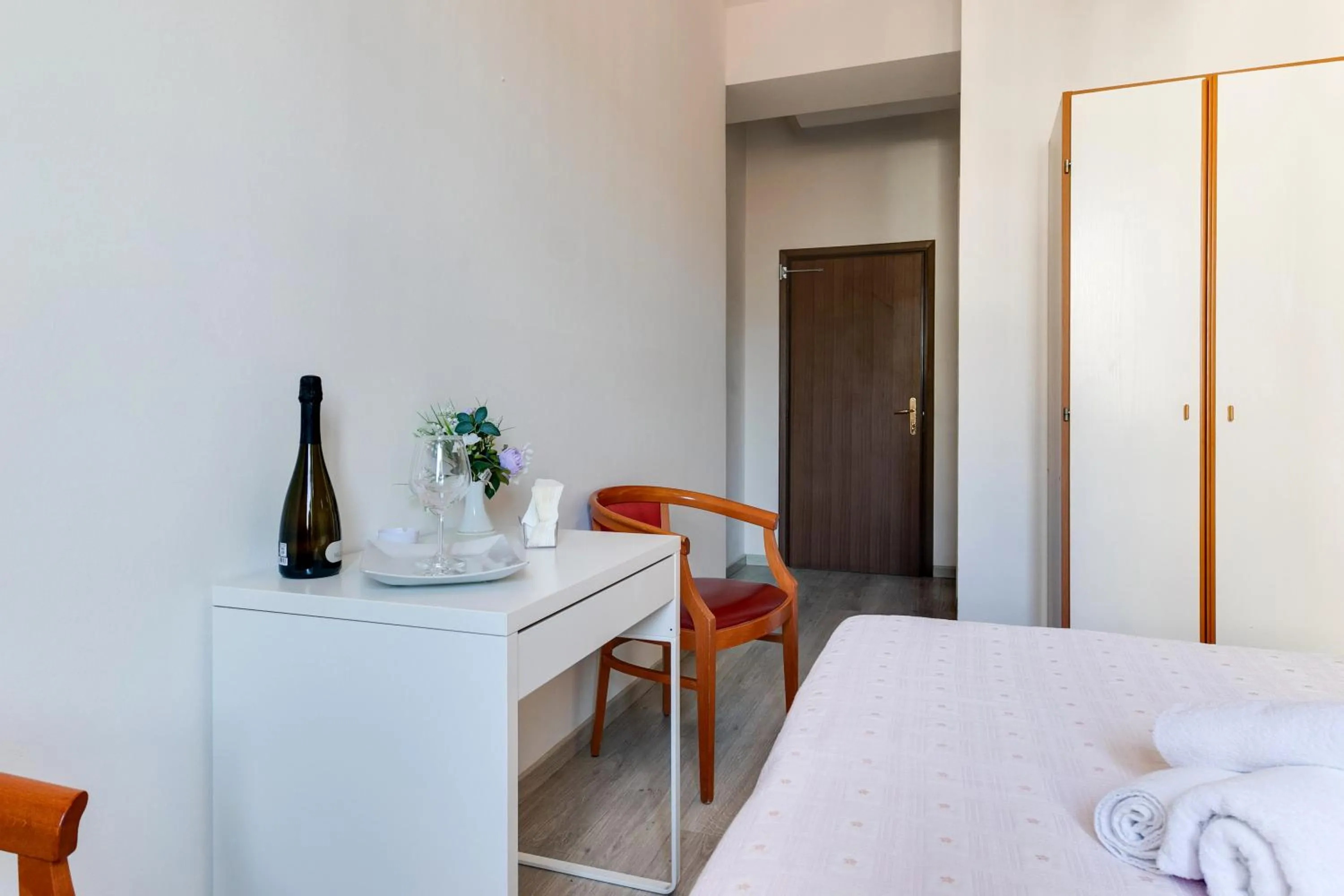 Bedroom, Bed in Hotel La Perla Rimini