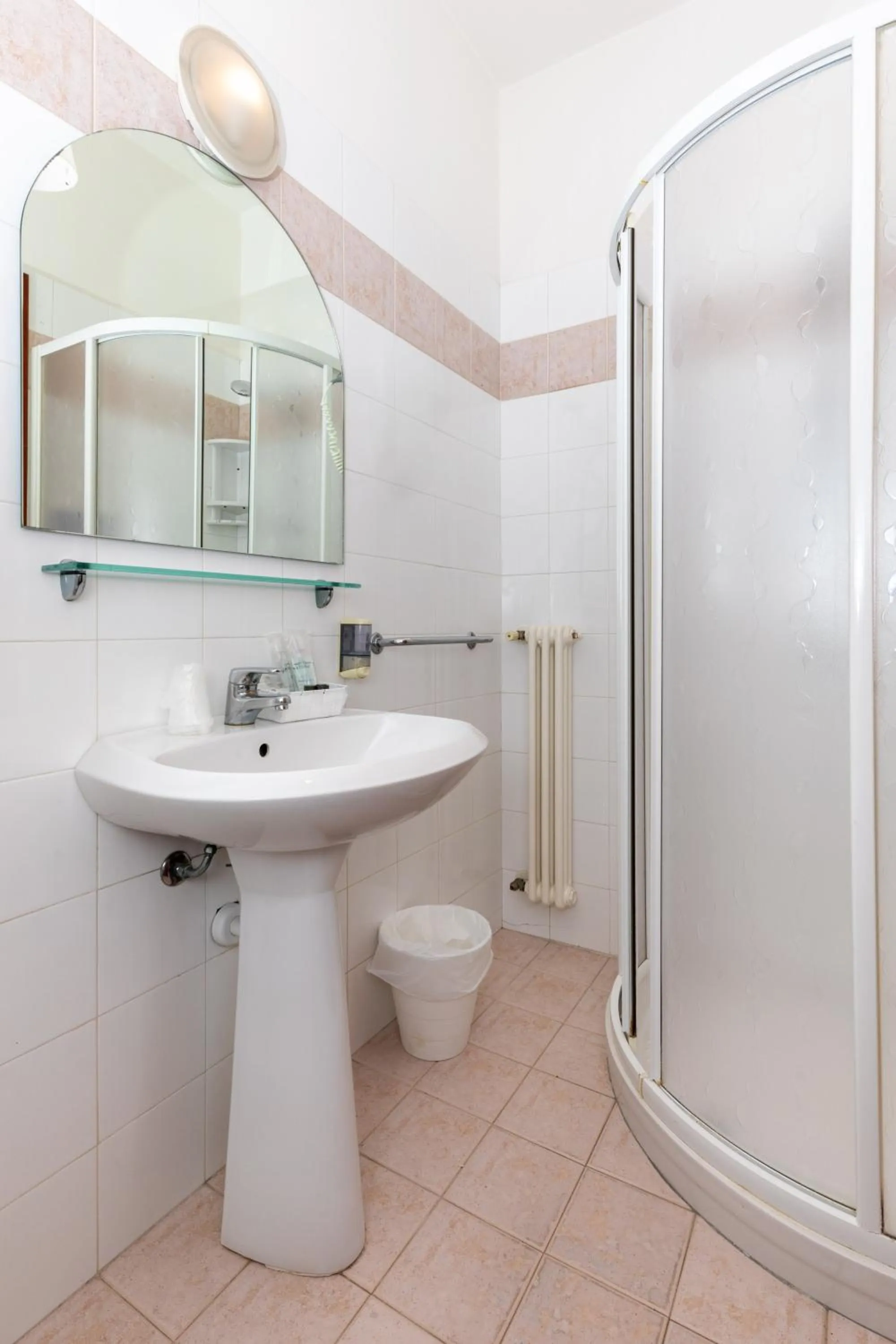 Bathroom in Hotel La Perla Rimini