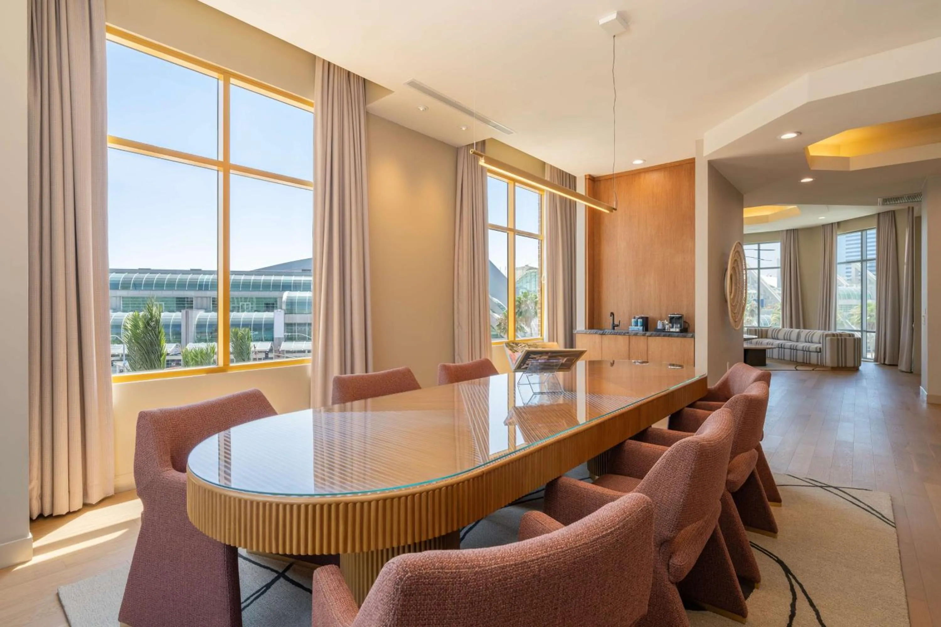 Living room in Hilton San Diego Gaslamp Quarter