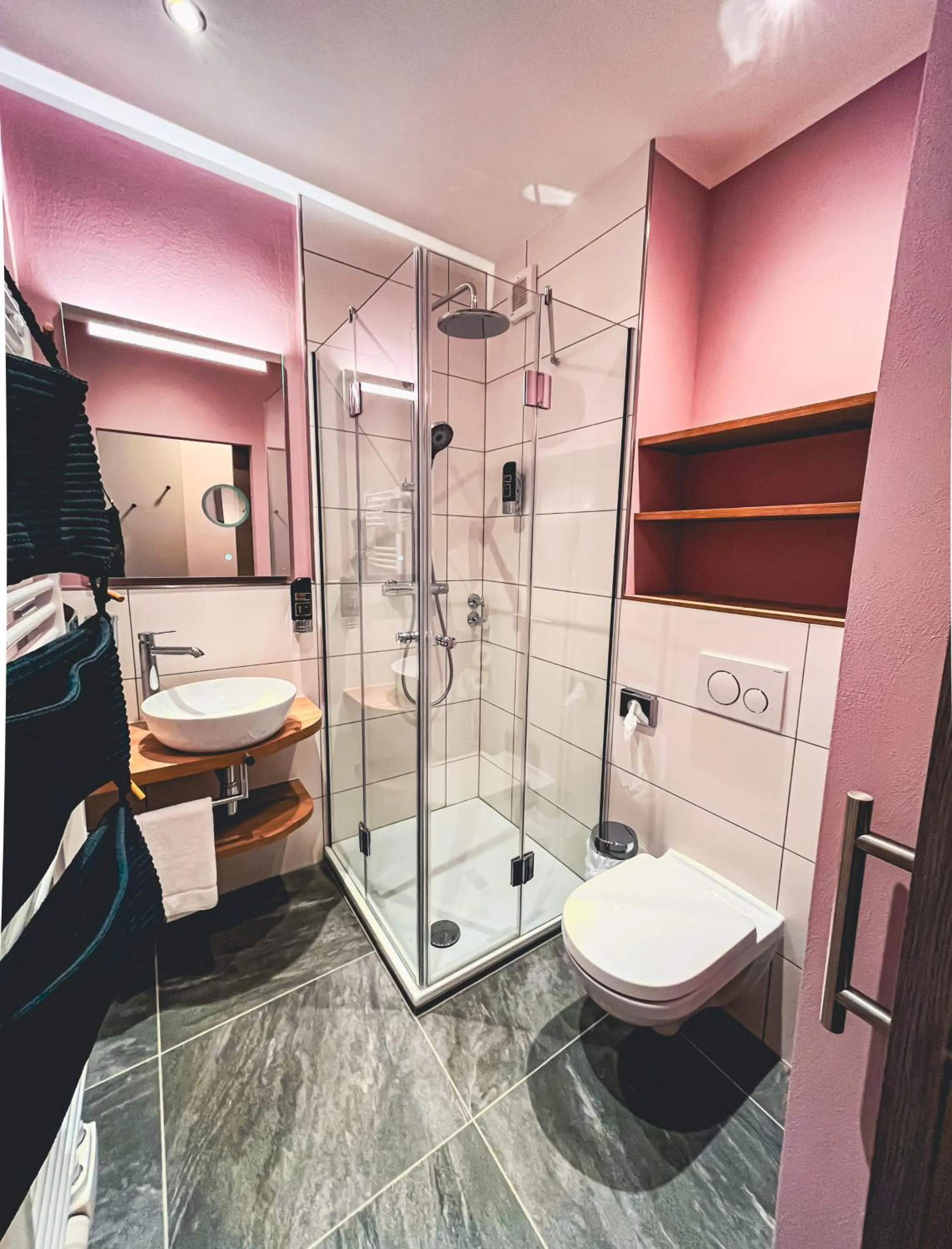 Shower in Café-Hotel Gutshof