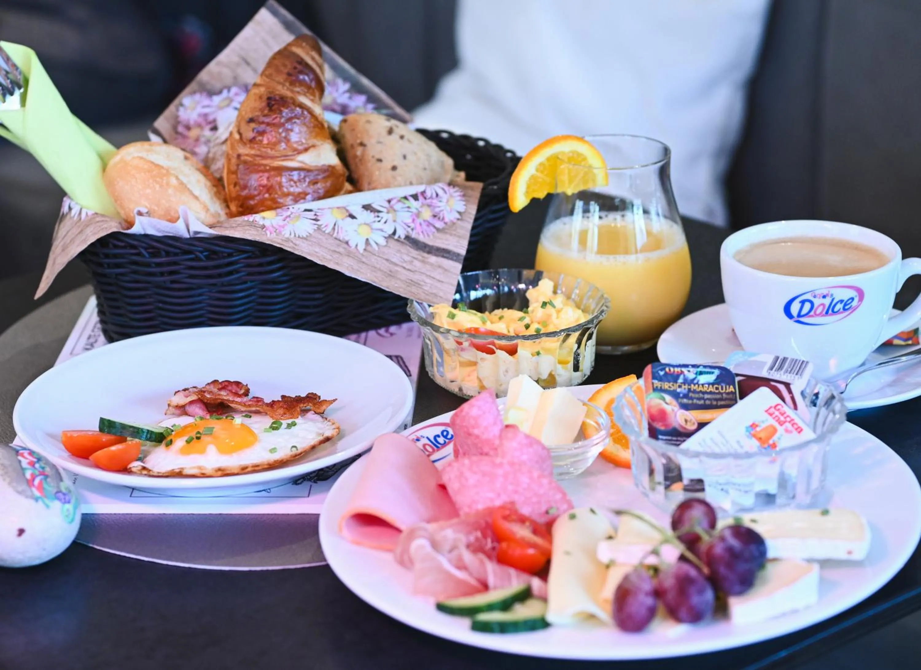 Food and drinks in Café-Hotel Gutshof