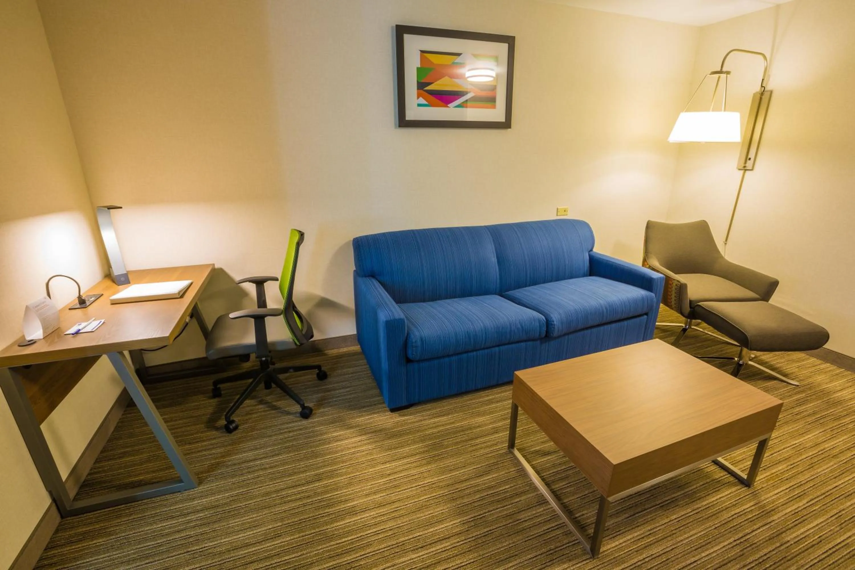Photo of the whole room in Holiday Inn Express Hotel & Suites Pasco-TriCities by IHG