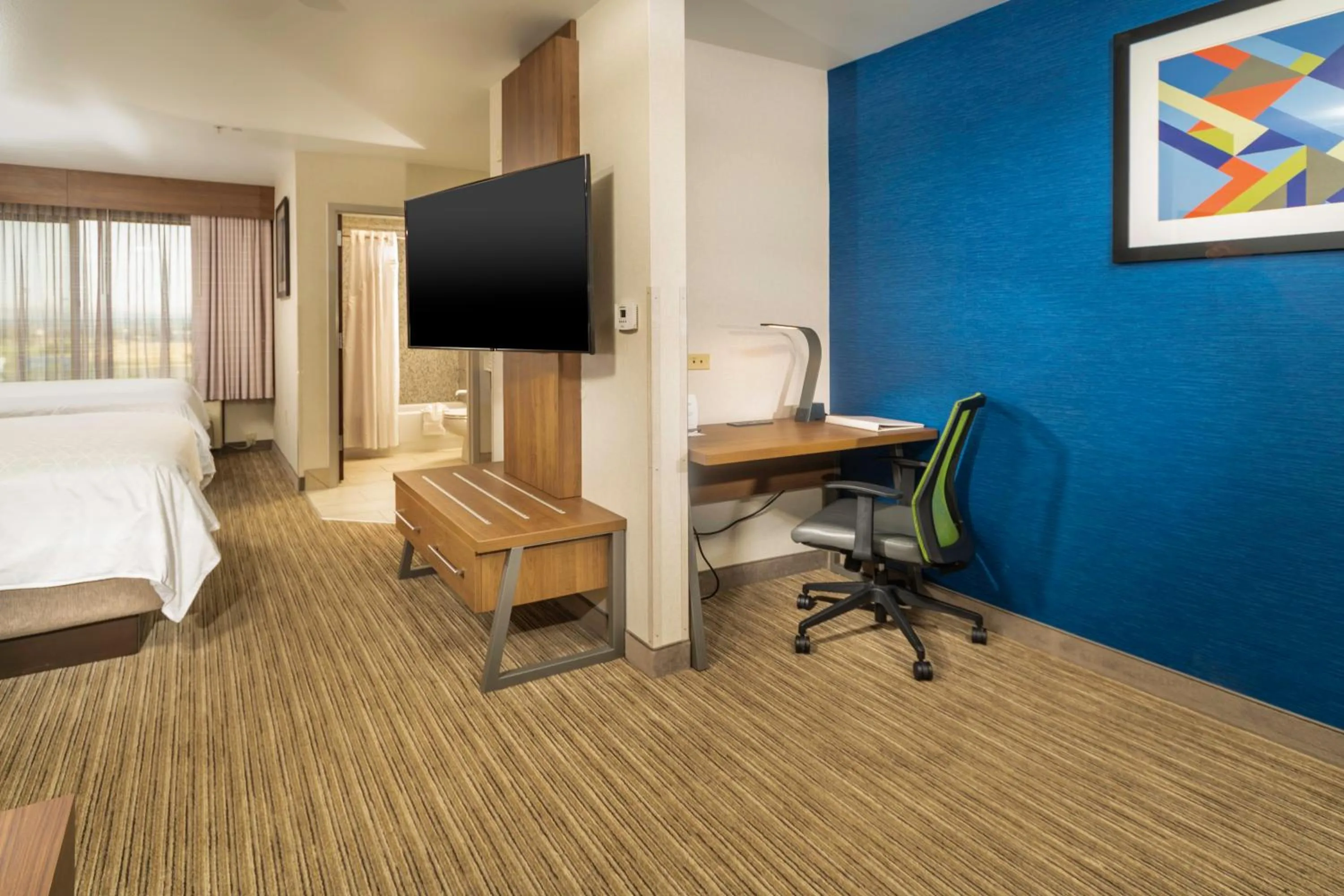 Photo of the whole room, Bed in Holiday Inn Express Hotel & Suites Pasco-TriCities by IHG