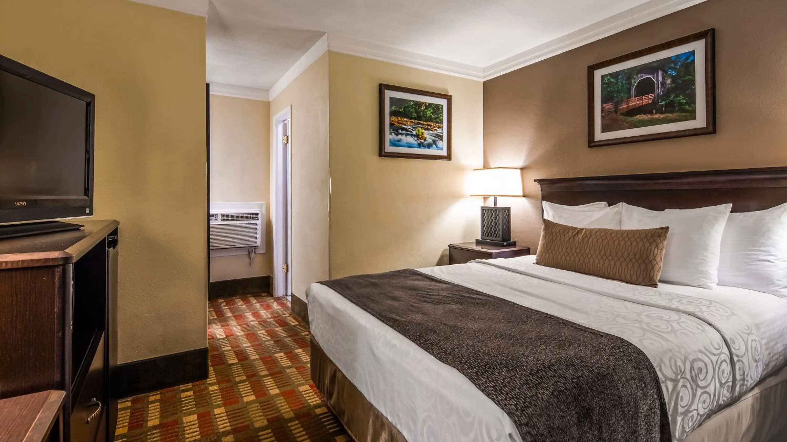 Bedroom, Bed in Best Western Garden Villa Inn