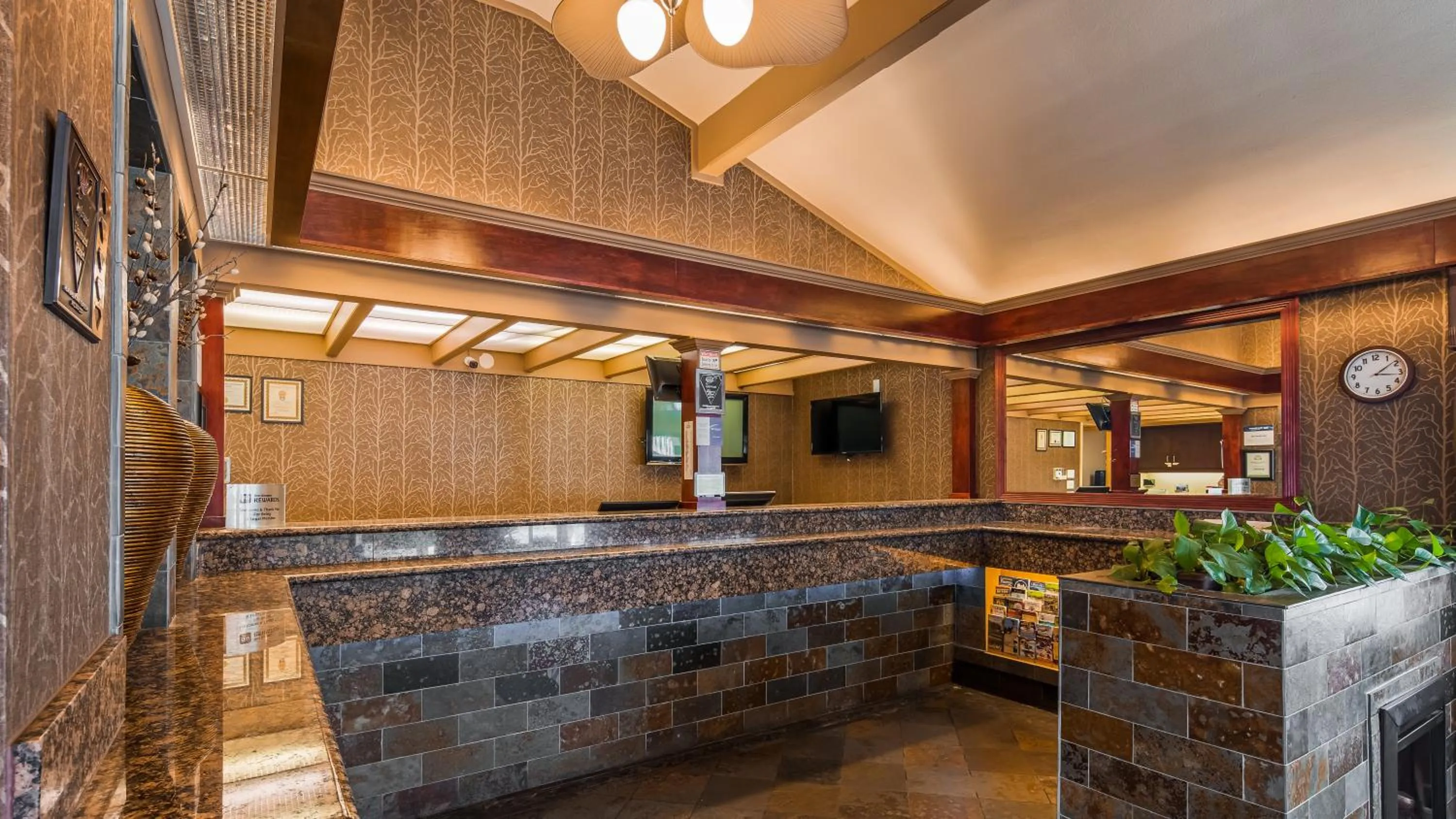 Lobby or reception in Best Western Garden Villa Inn